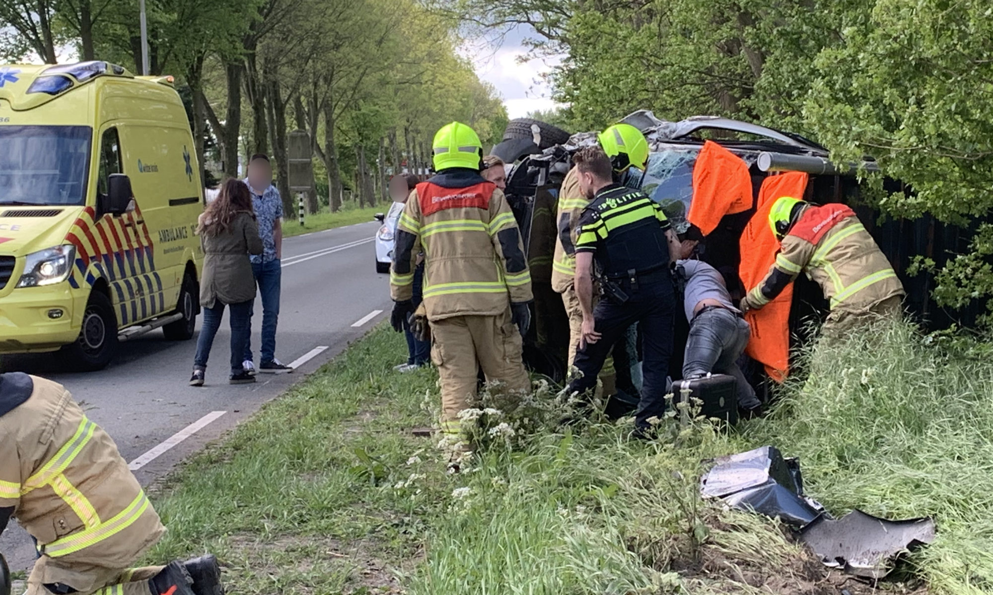 Auto eindigt op zijkant na éénzijdig ongeval op N242 bij Heerhugowaard