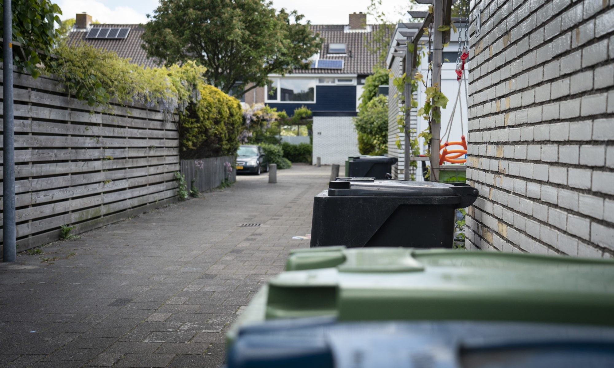 Bewoners Terrastraat moeten bakken in eigen tuin zetten na 'burenruzie'.