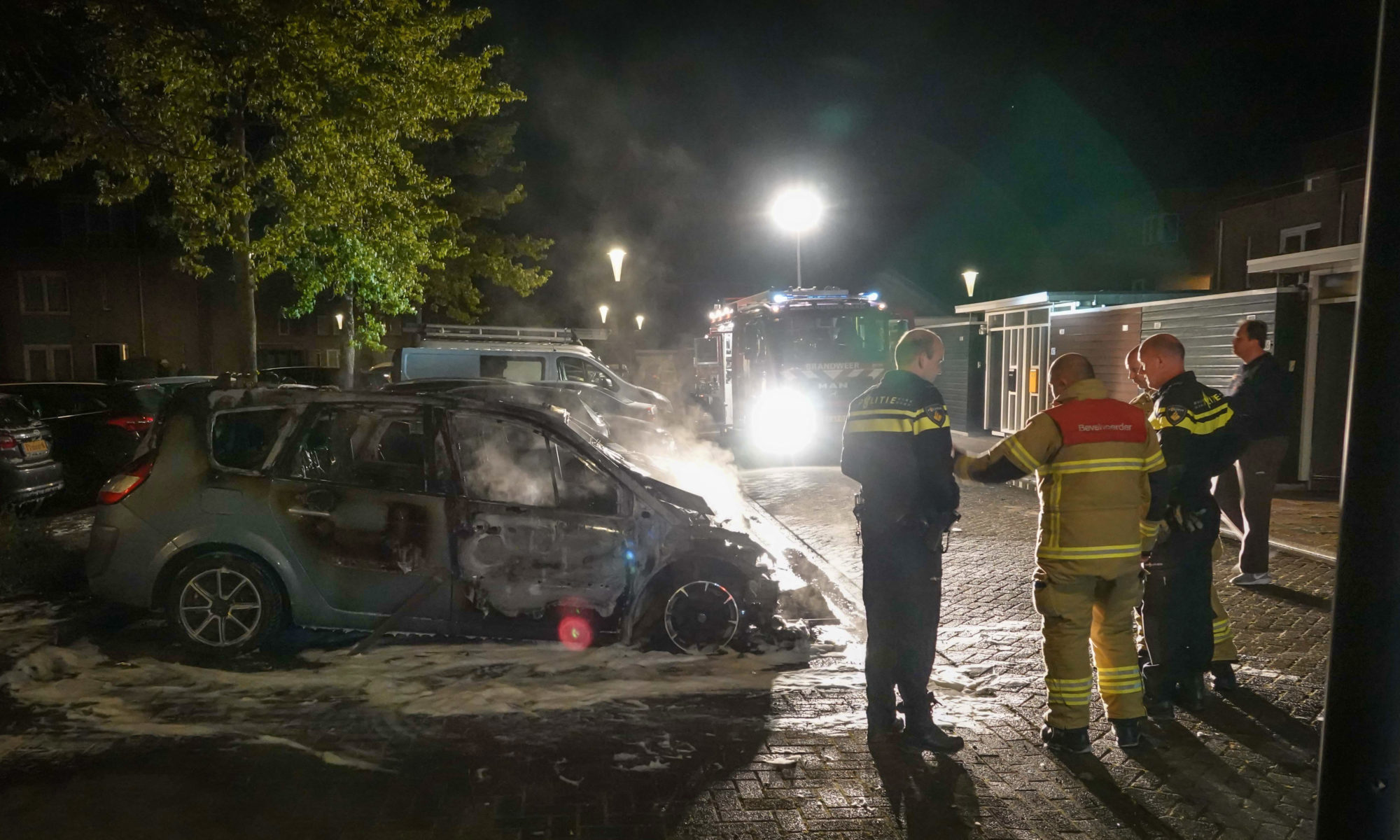 Vermoedelijk aangestoken: getuigen gezocht van autobrand Frida Katzland