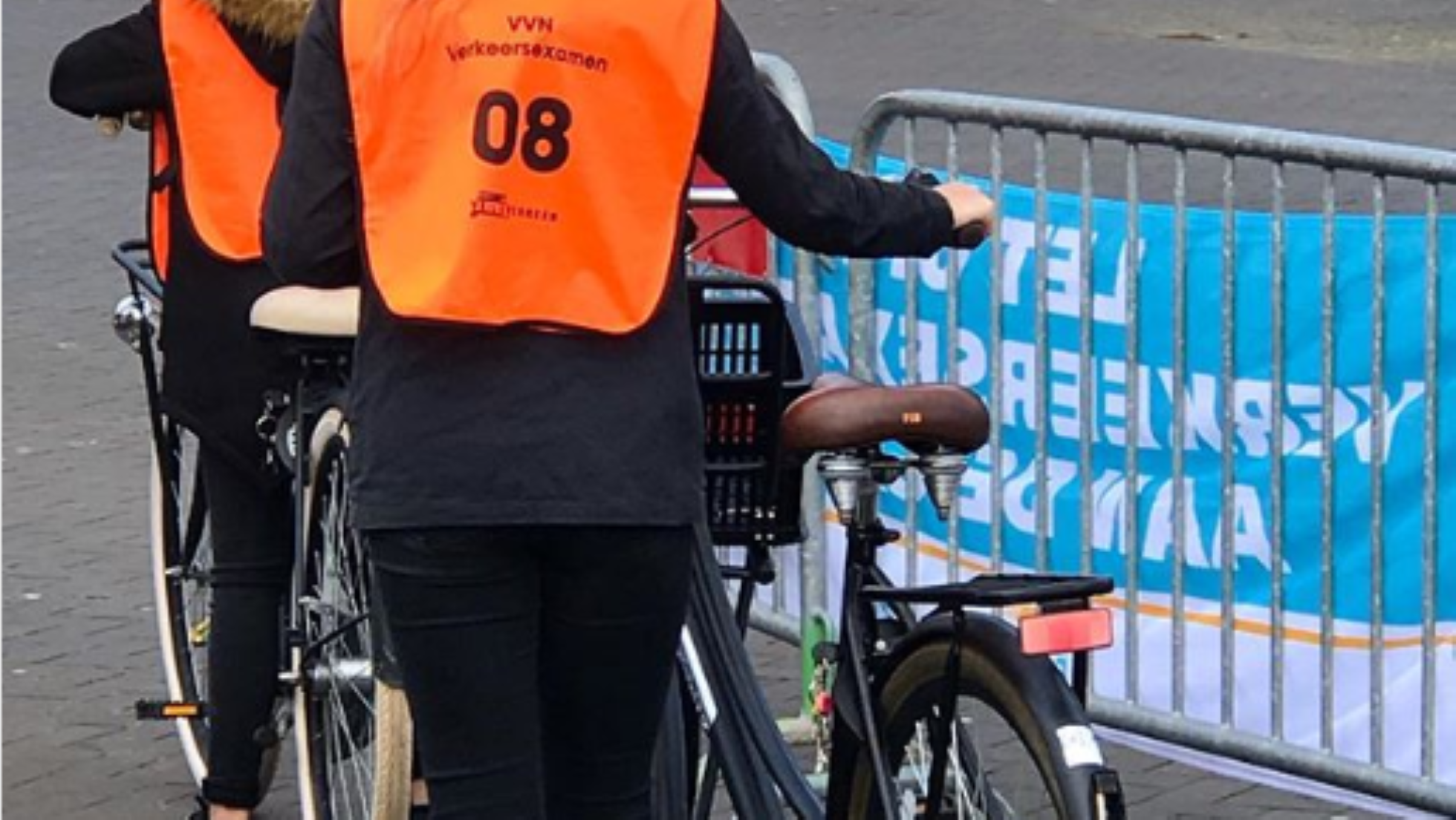 Burgemeester Blase helpt jonge verkeersdeelnemers op weg