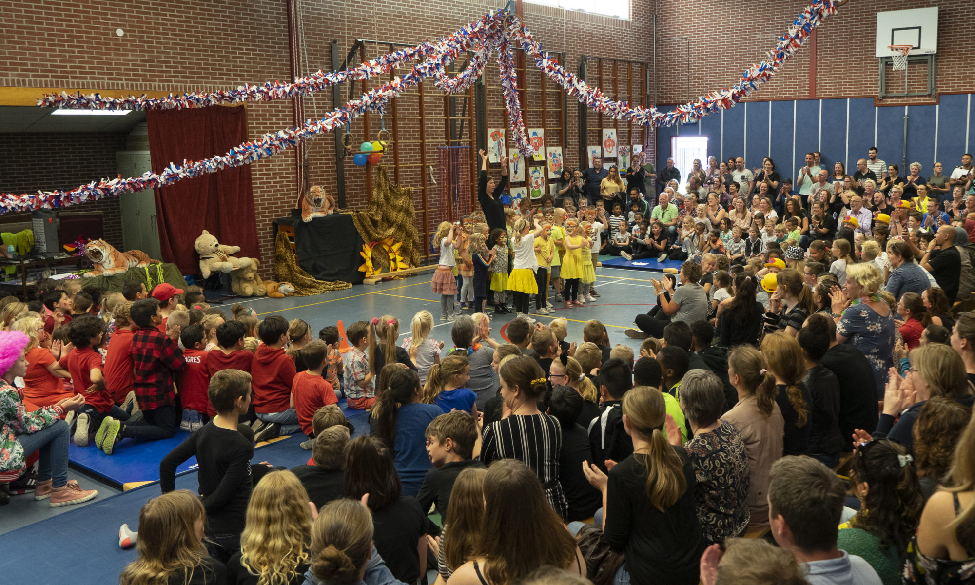 Feestweek geopend op jarige Liereland-school