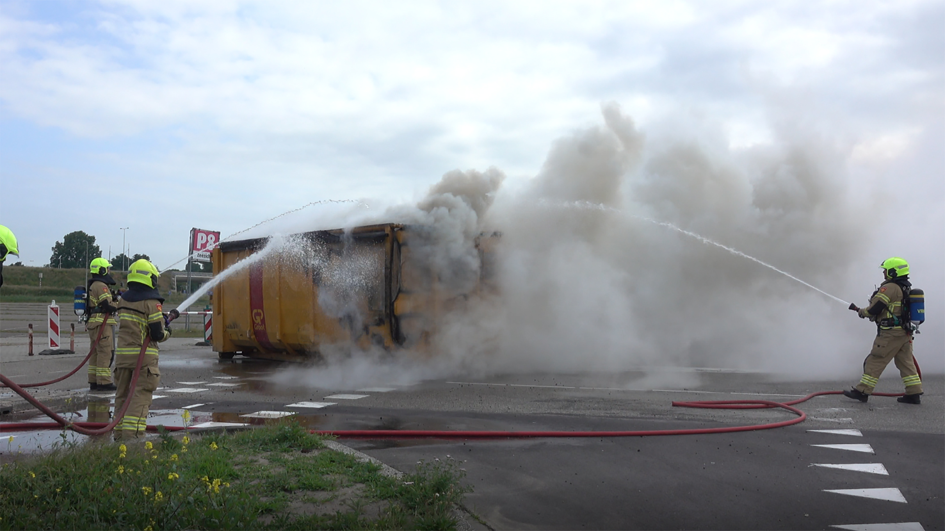 Container vat spontaan vlam op A9