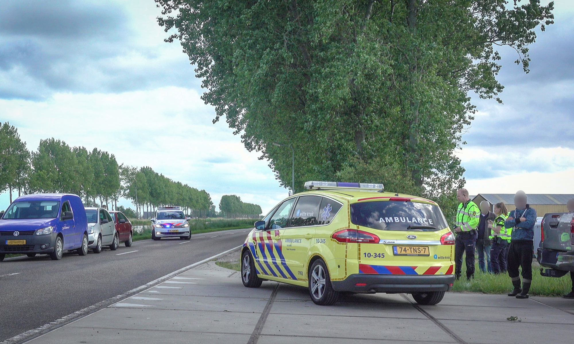 Kop-staartbotsing met meerdere voertuigen op Boekelerdijk Alkmaar