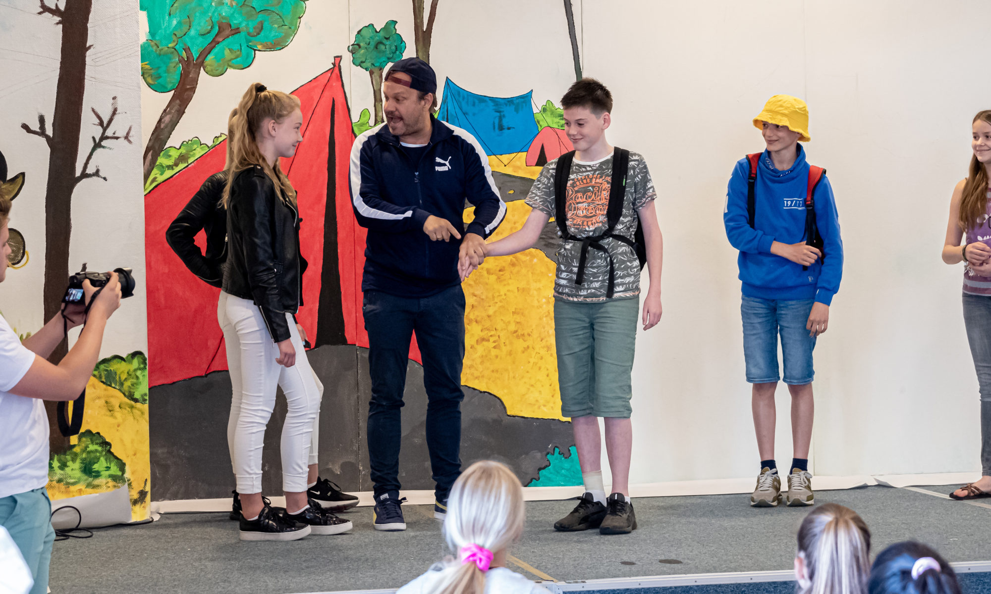 Carlo Boszhard leert groep 8 de kneepjes van musical