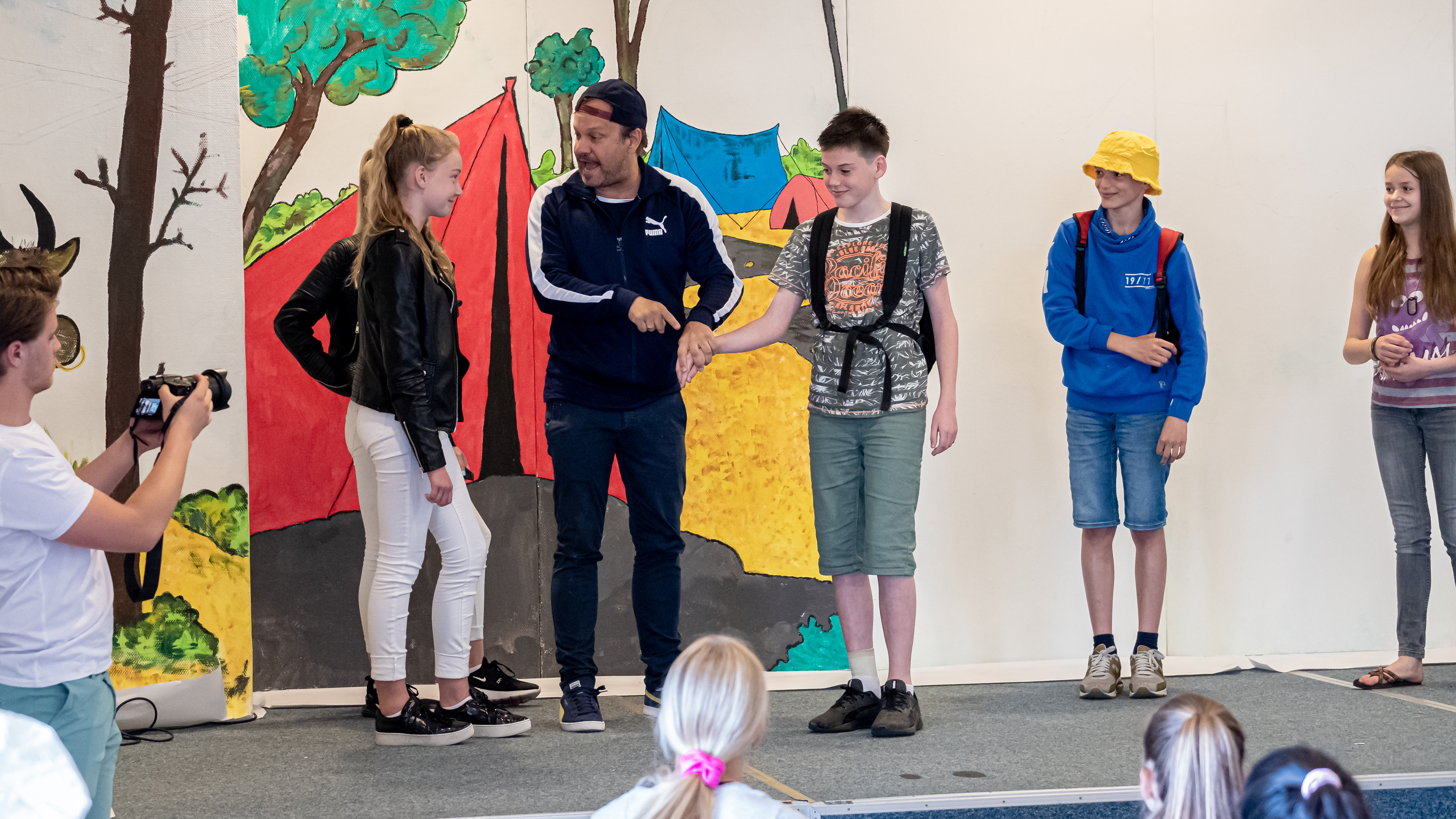 Carlo Boszhard leert groep 8 de kneepjes van musical