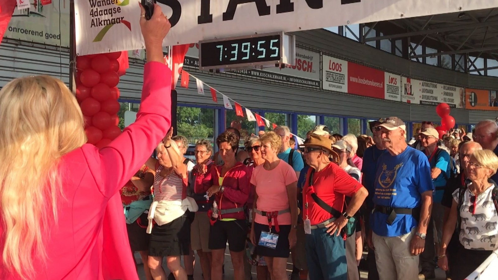 Plus Wandel4daagse in Alkmaar van start: 6.000 deelnemers zetten beste beentje voor