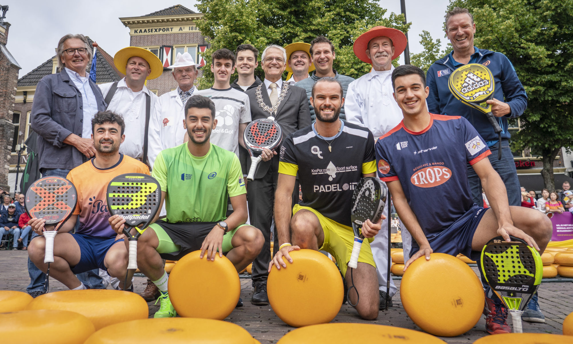 Kaasmarkt geopend door padelspelers