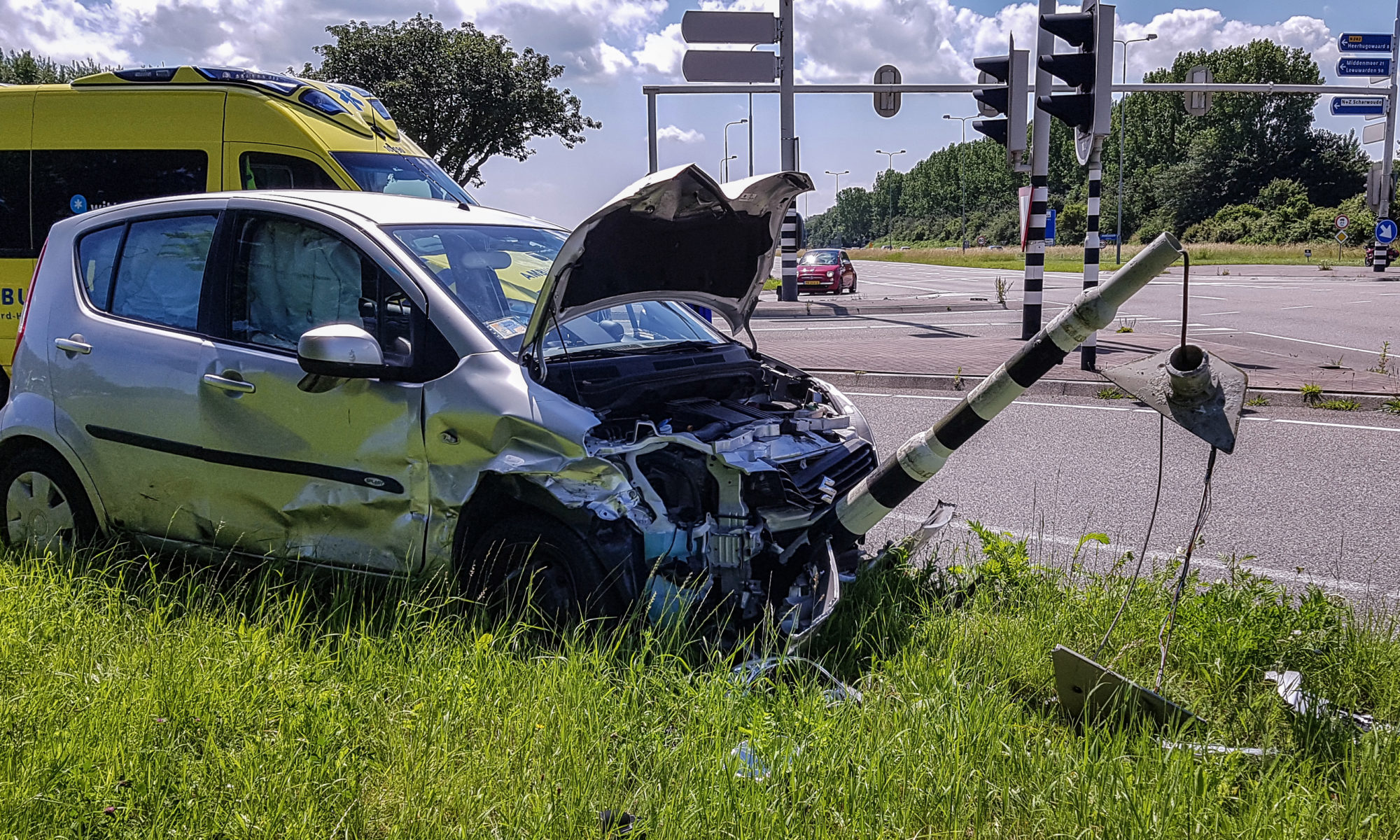 Flinke aanrijding op kruispunt N245 en N504