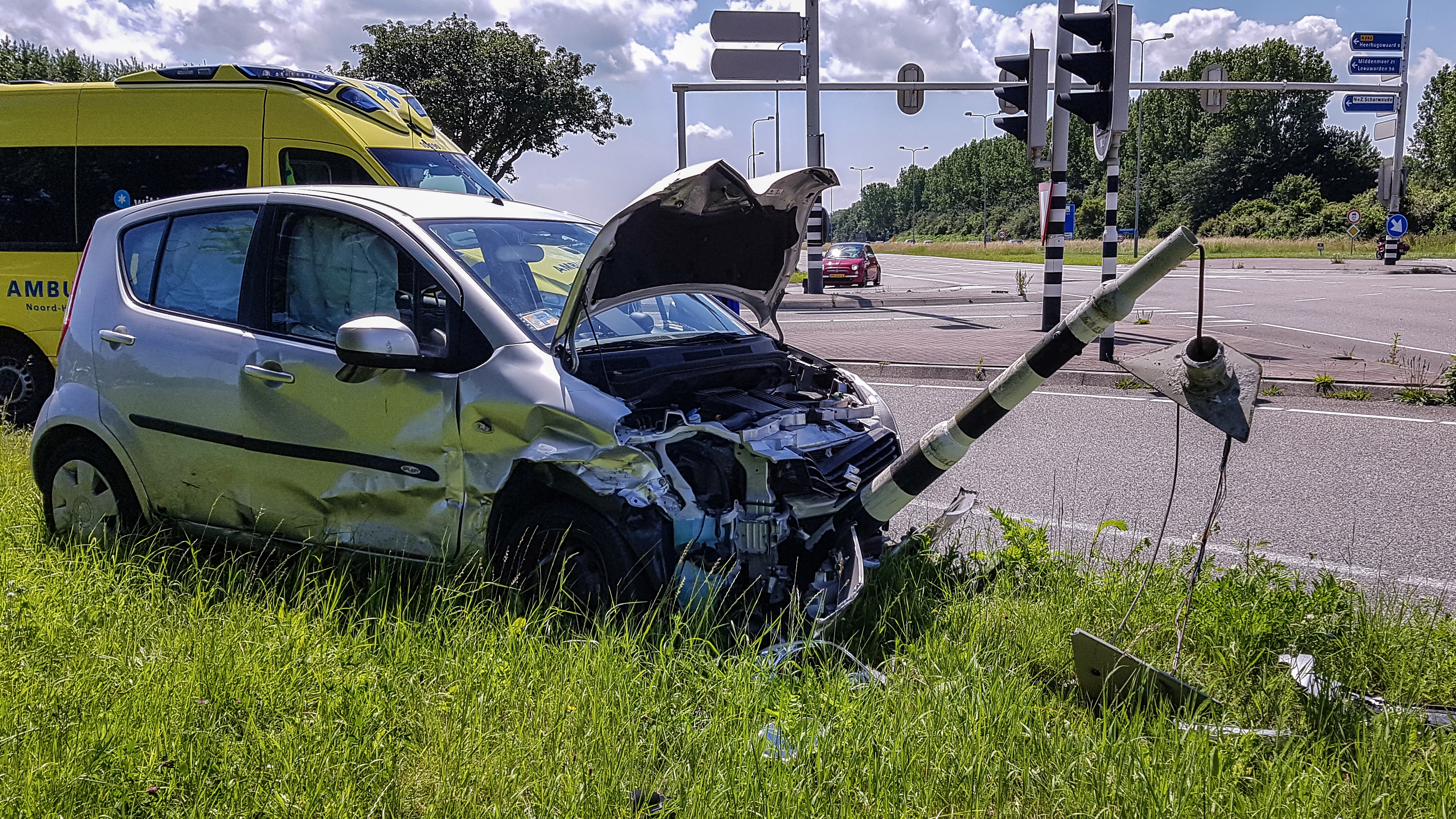 Flinke aanrijding op kruispunt N245 en N504