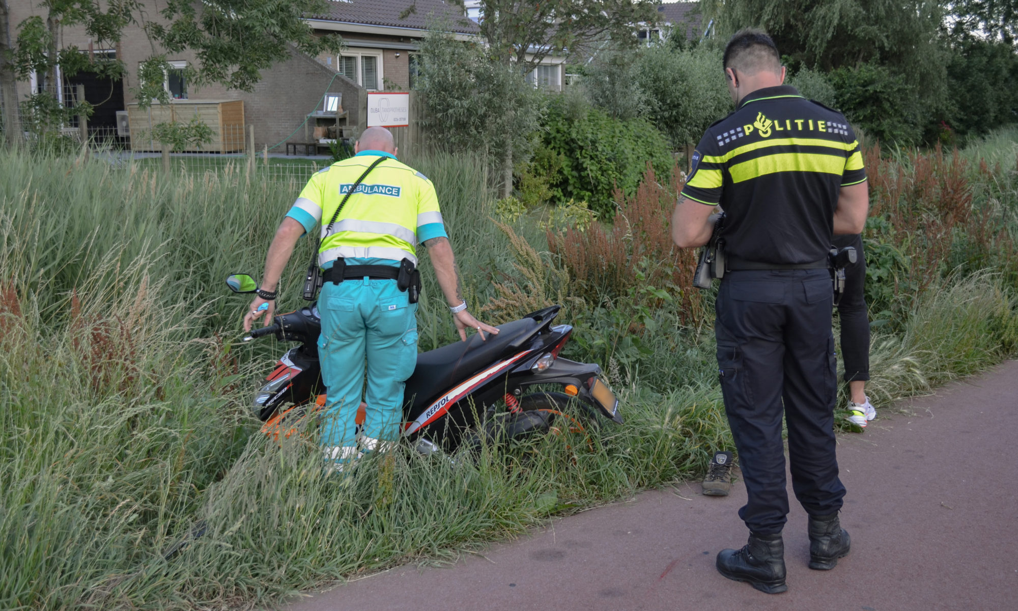 Scooterrijder gewond na voorrangsfout op kruising Westelijke Randweg en Loopakker in Zuid Scharwoude