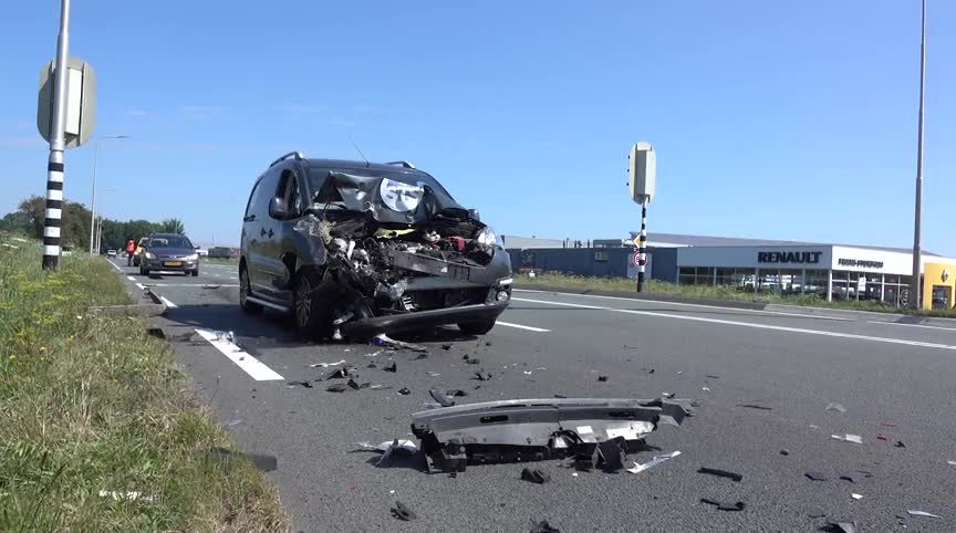 20190730 HHW aanrijding vrachtwagen n242