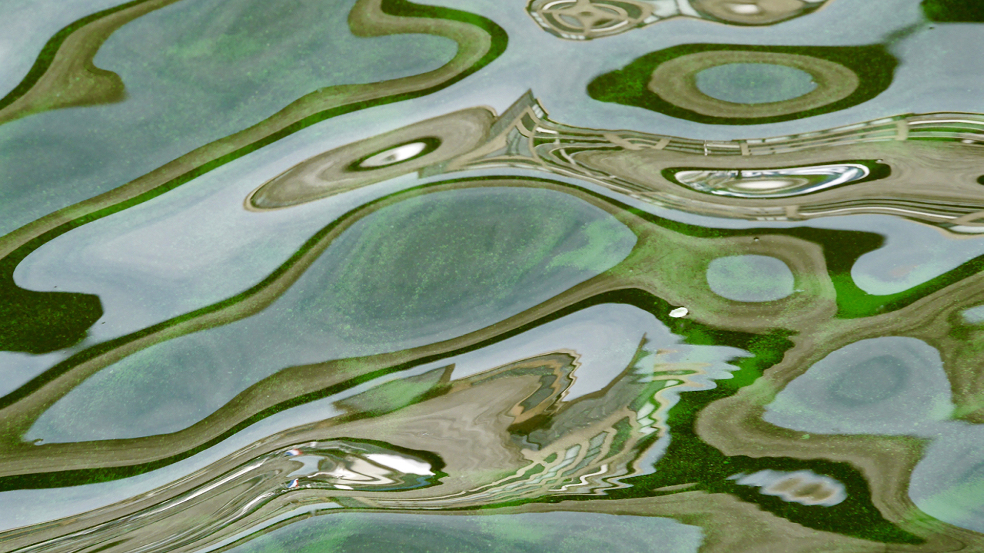 Foto-expositie ‘Waterreflecties in het Noord-Hollands kanaal’ in de Sociëteit