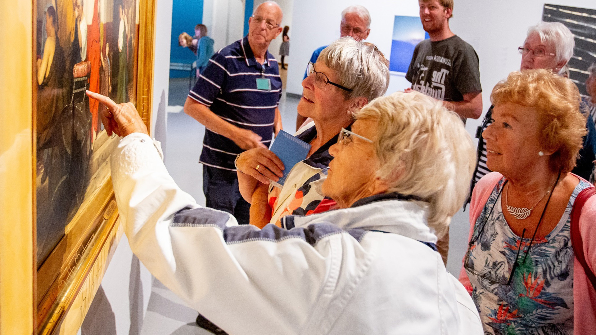 Waardse senioren met de Museum Plus Bus naar het Fries Museum