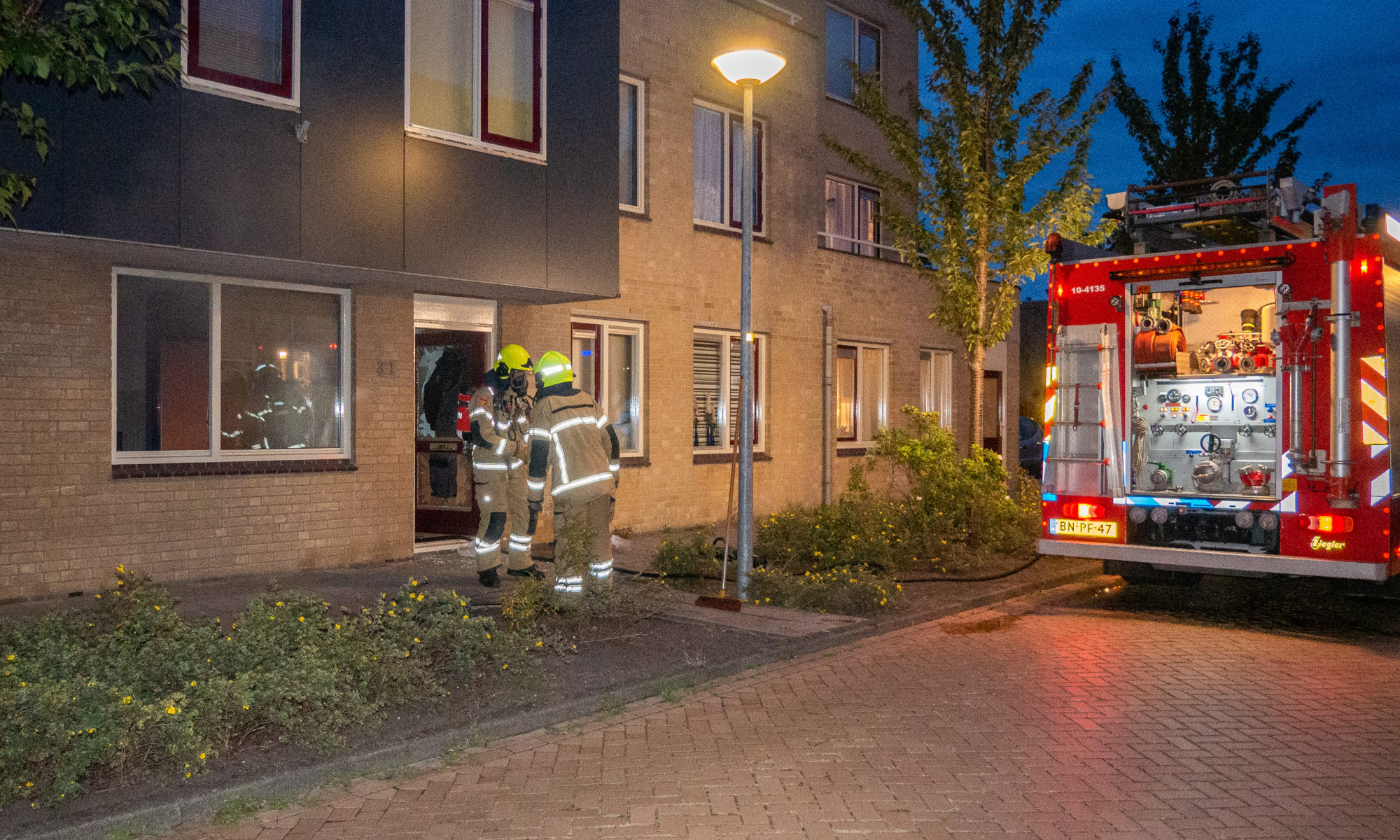 Vlam in de pan: oplettende buurtbewoners in Vlielandstraat waarschuwen brandweer