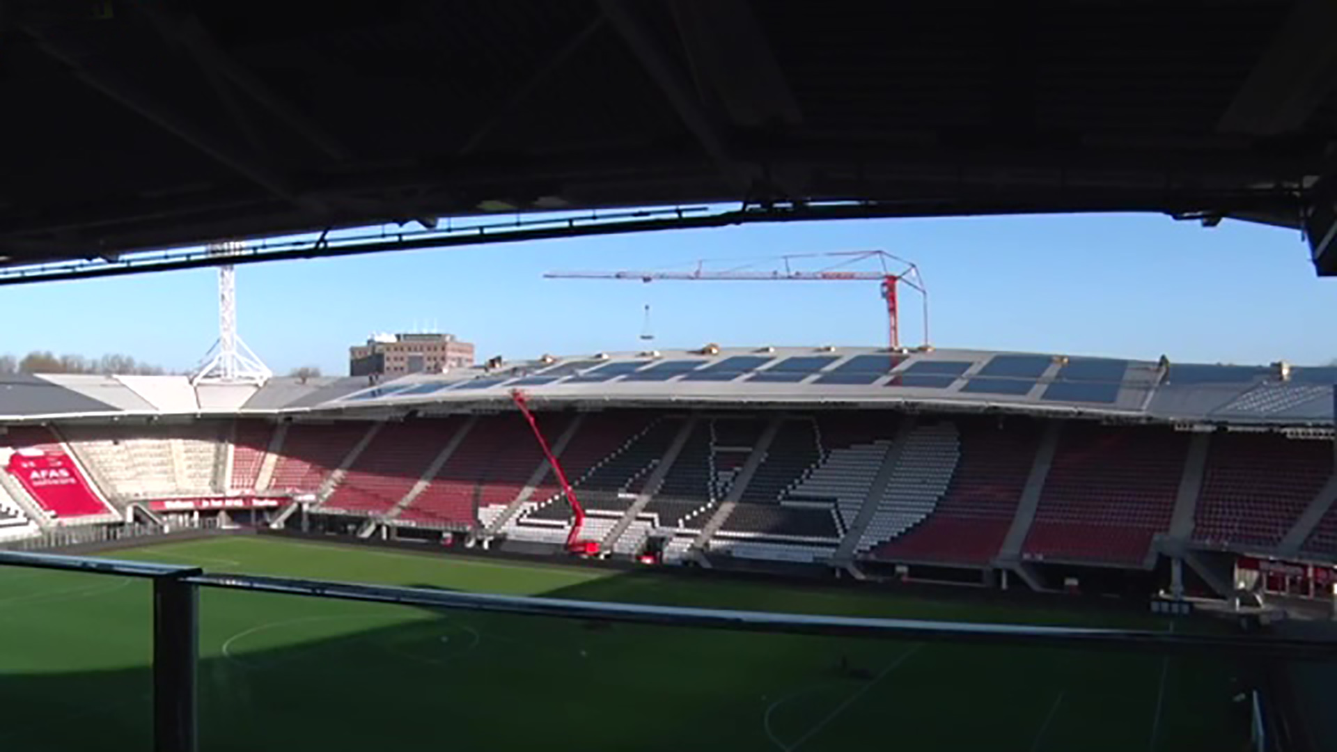 Oude promofilm: voor gewicht zonnepanelen op AZ-stadion was "een oplossing"