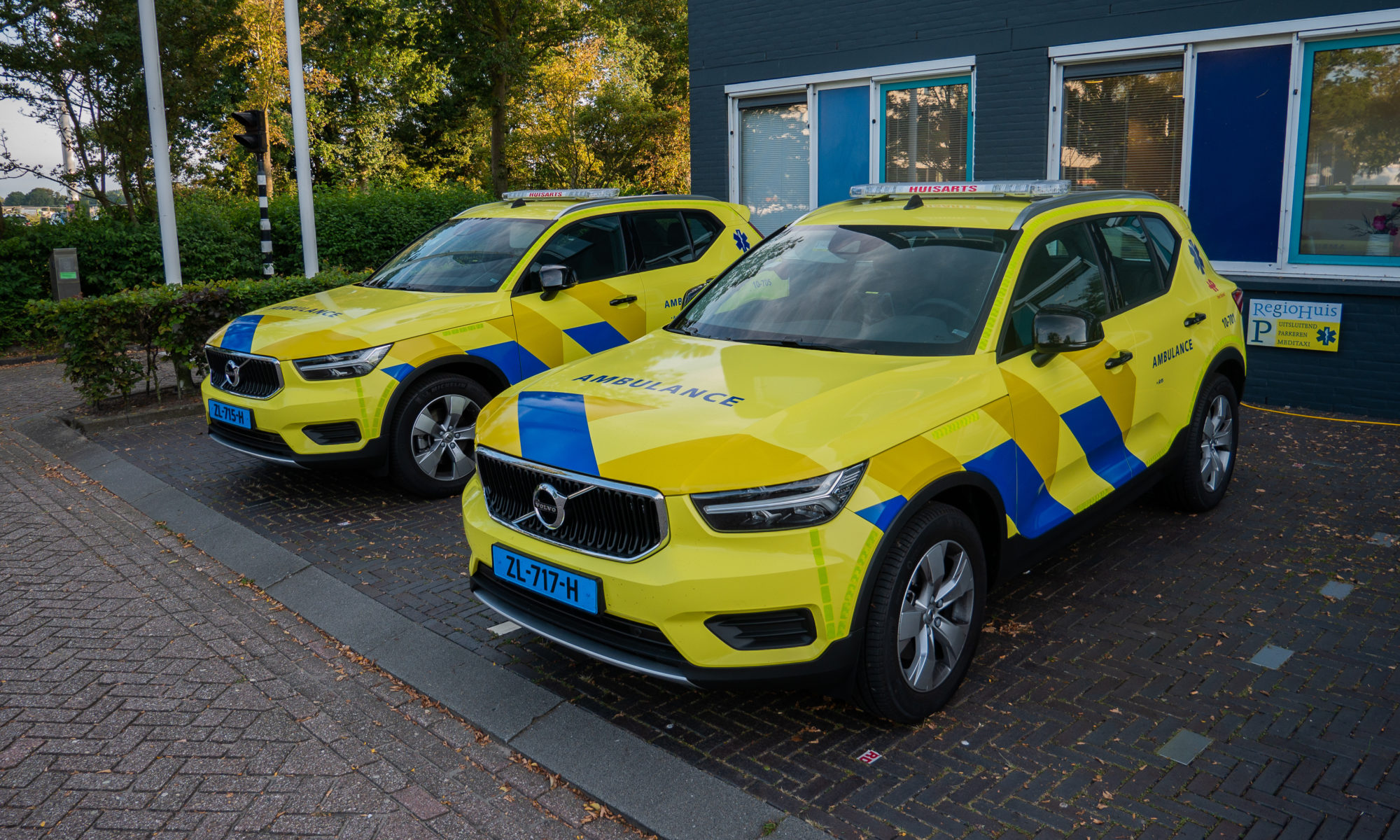 Nieuwe voertuigen met nieuwe kleuren voor huisartsenpost; "formeel zijn we een taxibedrijf"