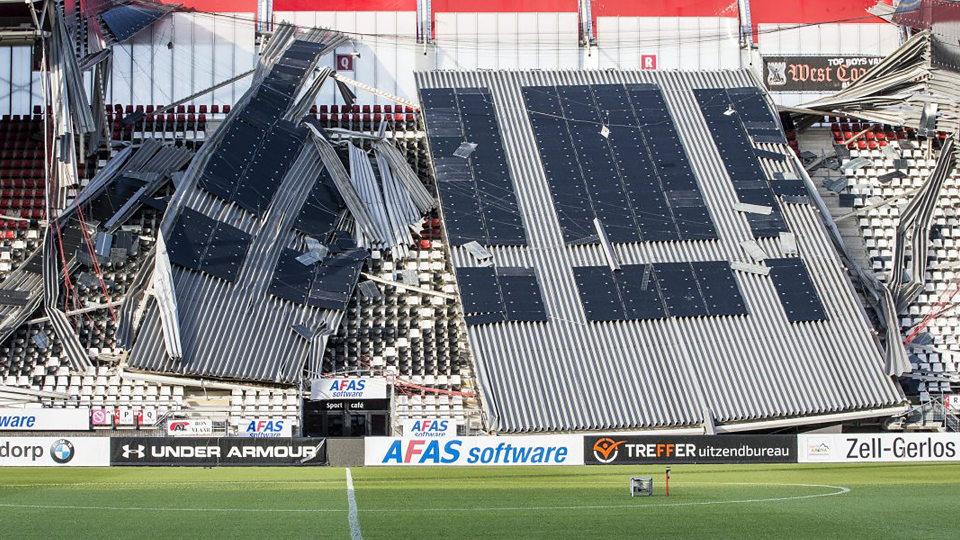 Bouwexpert: "Dak AFAS-stadion veel te licht gebouwd"