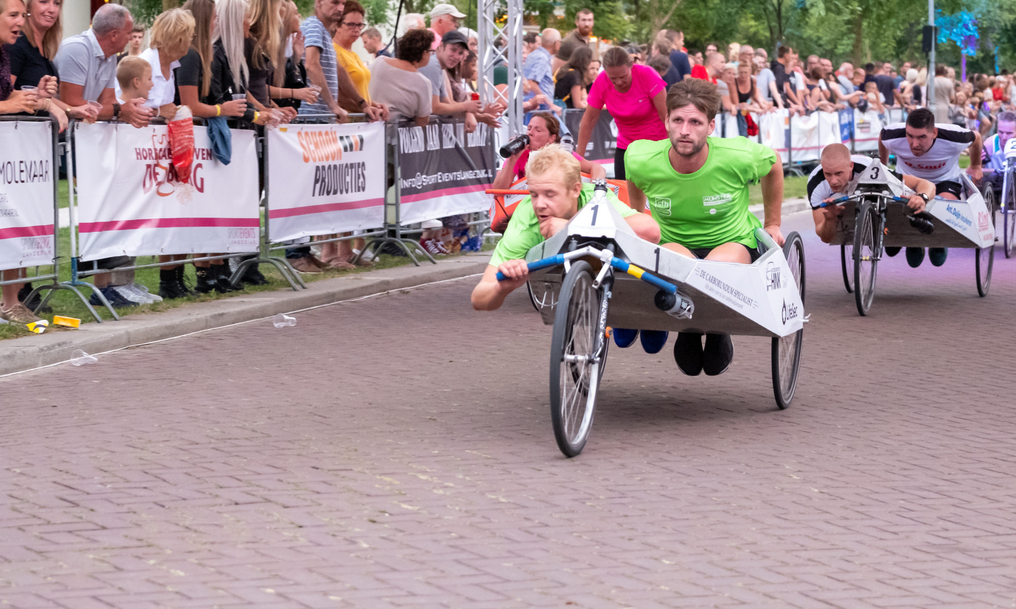 Langedijker Beddenrace: al veertig jaar één groot feest