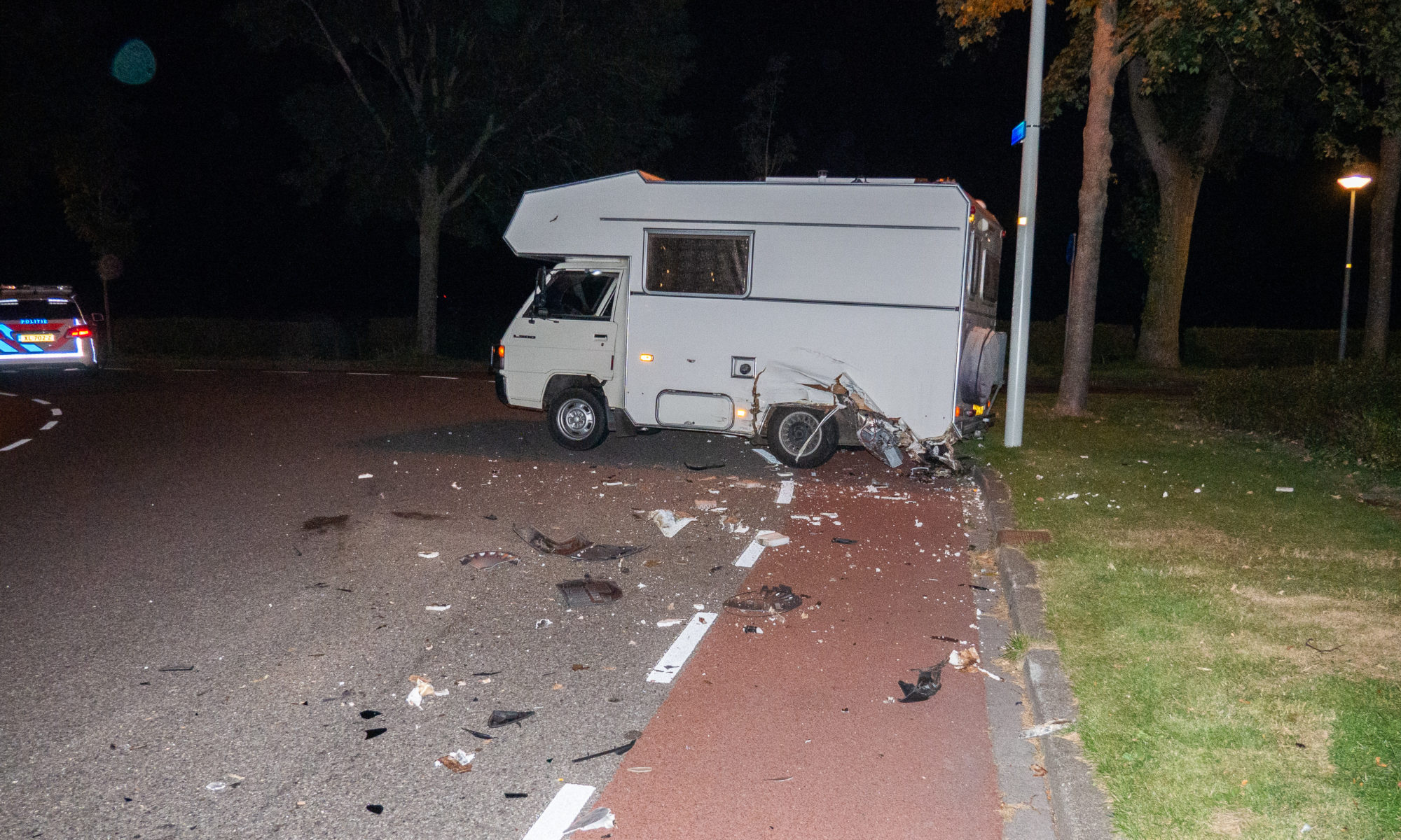 Flinke schade na ongeval met camper en auto op Penningweg in Alkmaar