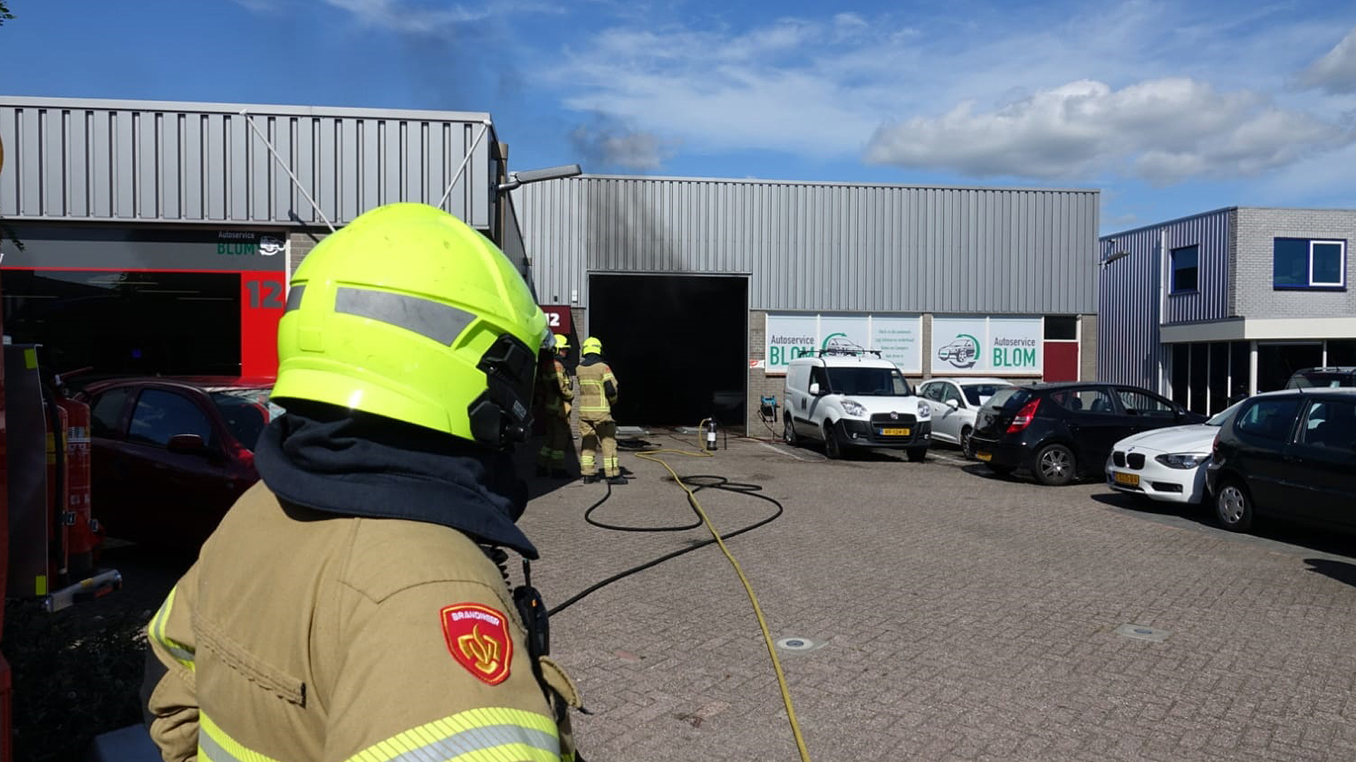 Auto in brand bij Autoservice Blom aan Breede Plat