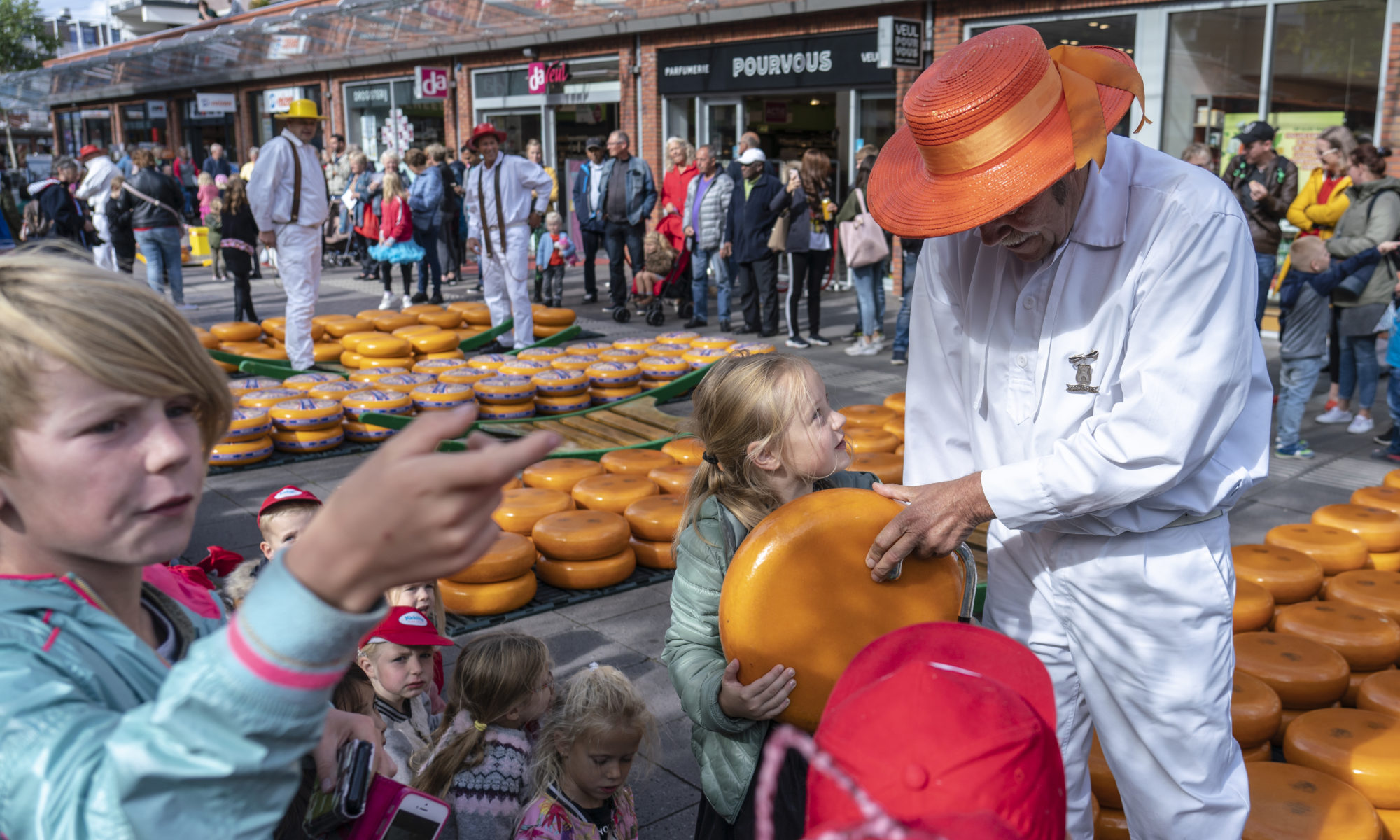 Minikaasmarkt in De Mare brengt sfeer en gezelligheid