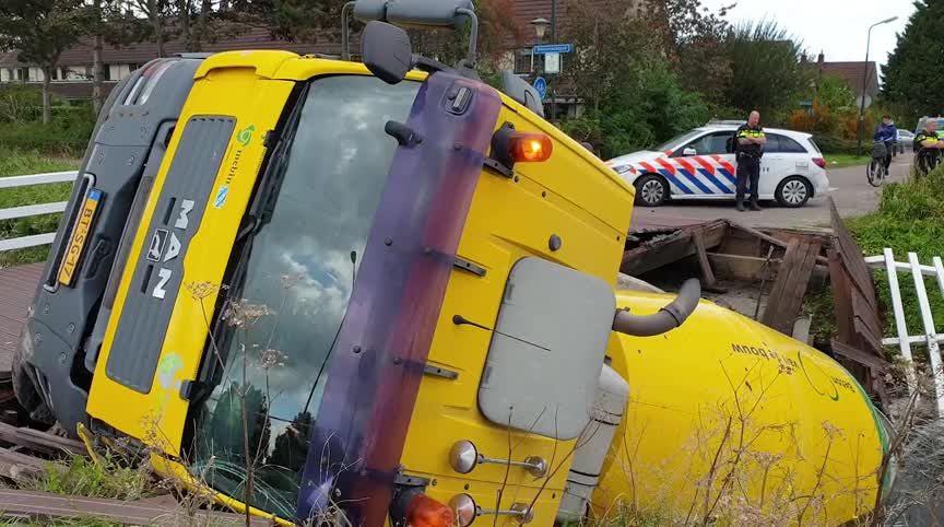 20190919 HHW cementwagen door brug