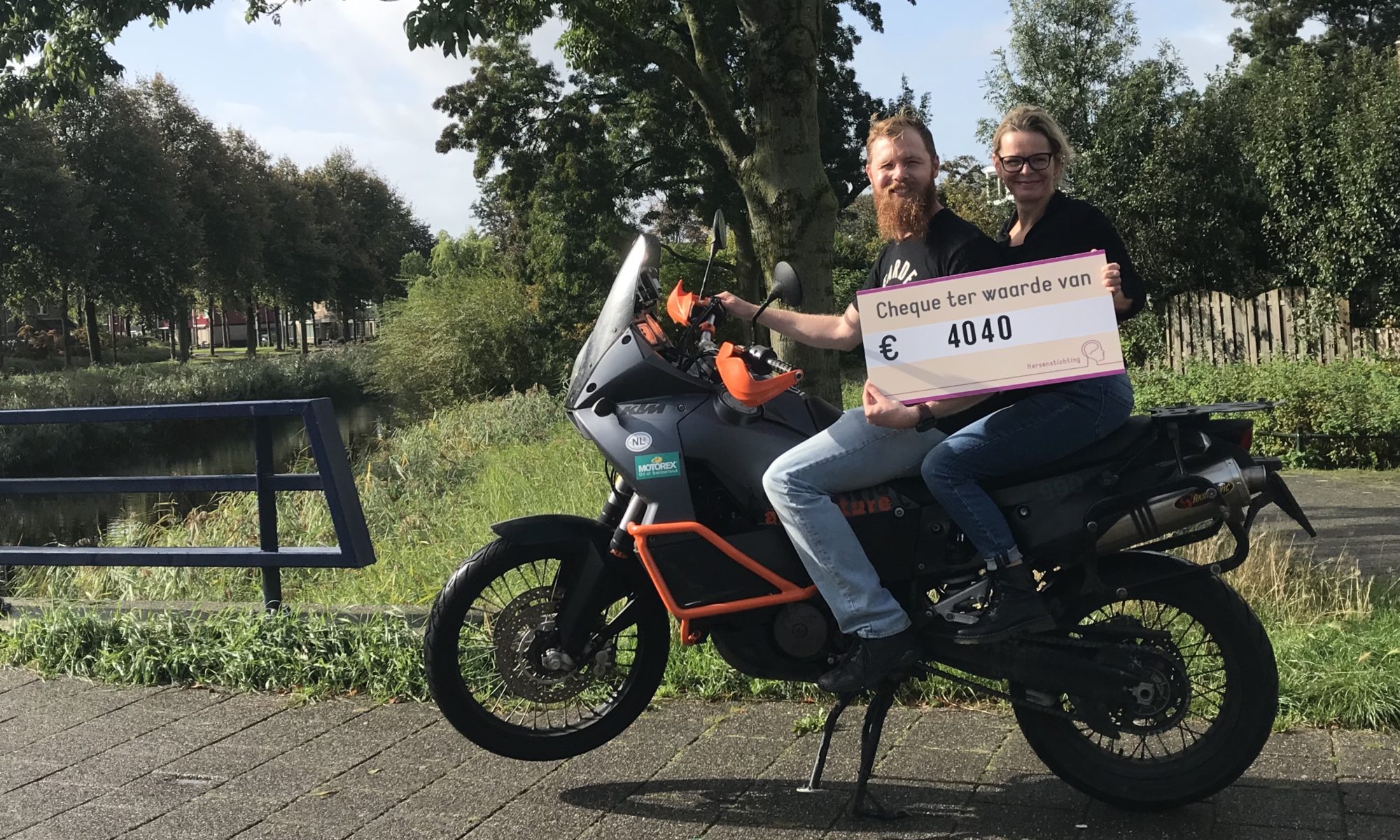 Wouter rijdt bijna fatale motortocht opnieuw voor Hersenstichting en zamelt 4.040 euro in