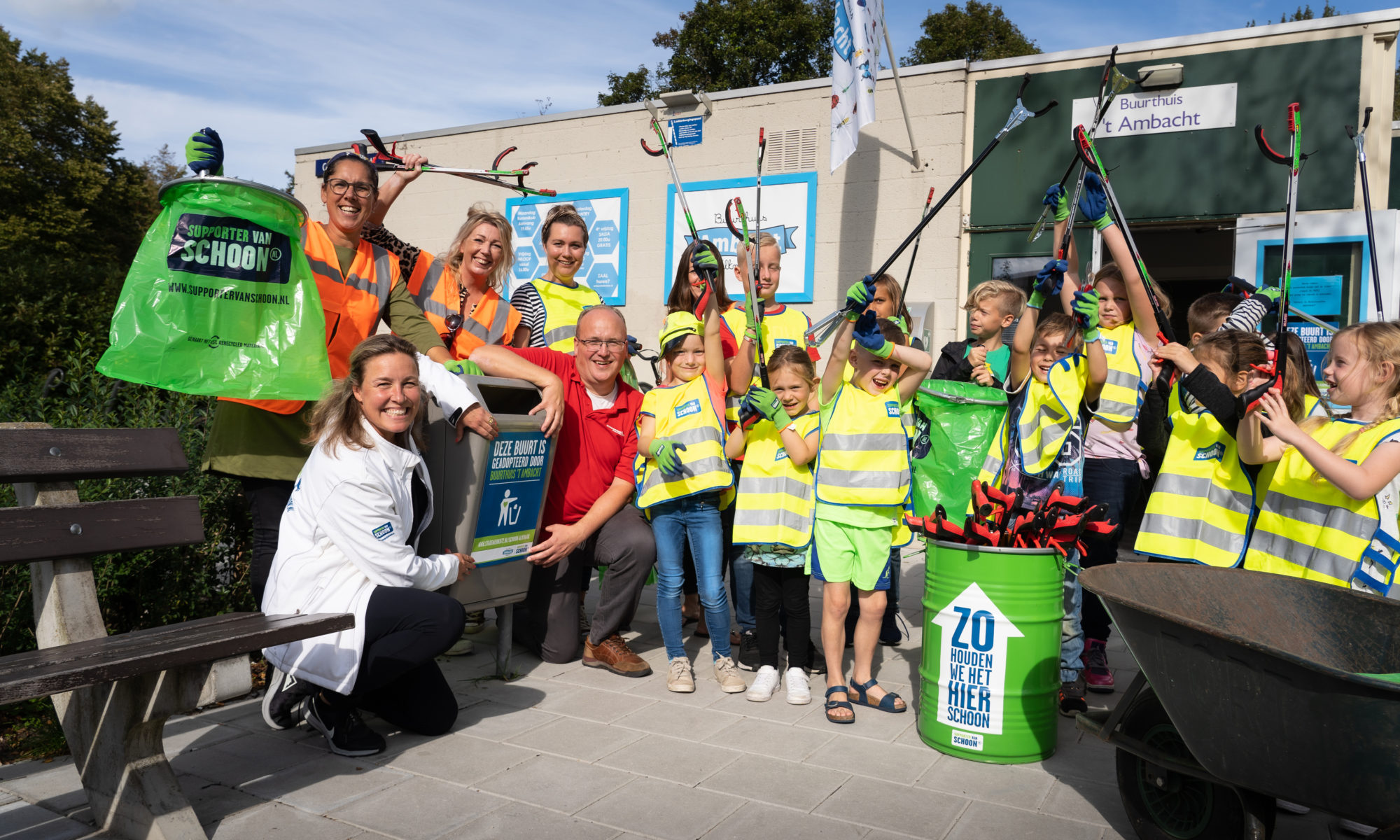 De Plastic Politie spaart nu via inzameling zwerfafval voor een speeltoestel