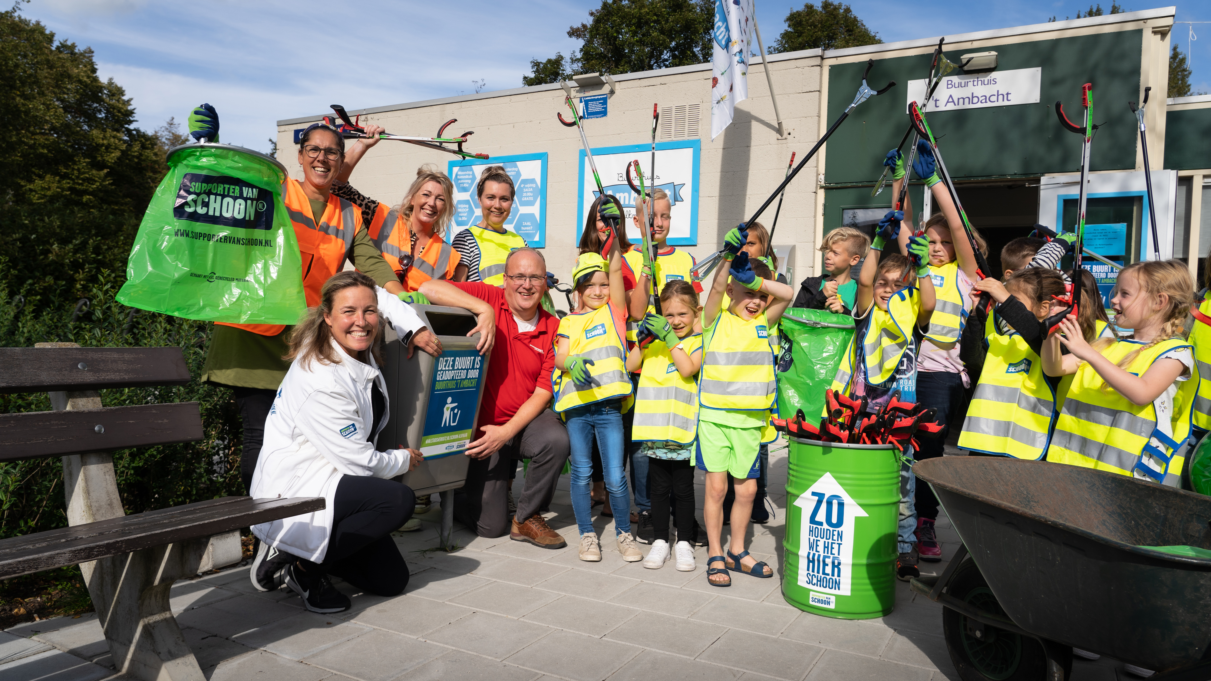 De Plastic Politie spaart nu via inzameling zwerfafval voor een speeltoestel