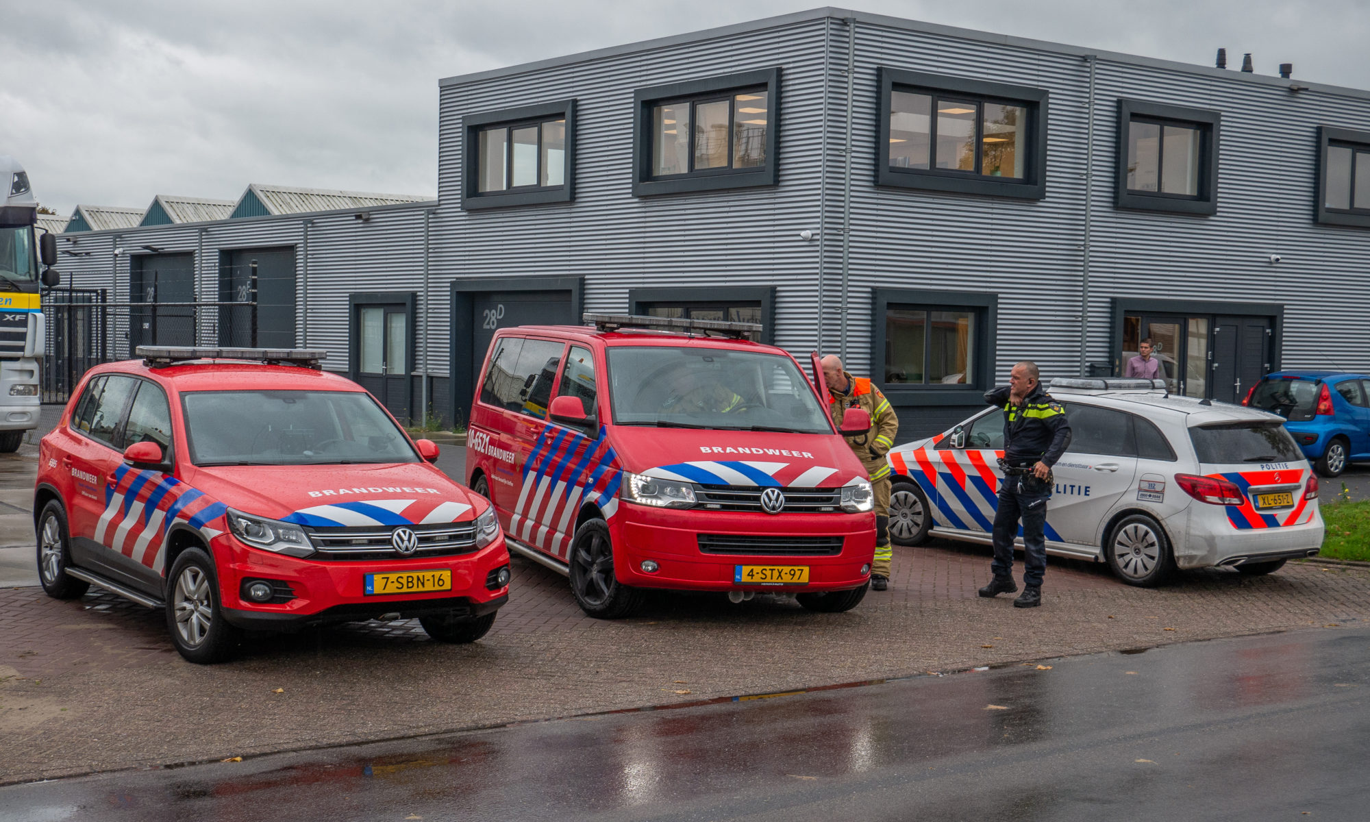 Politie-inval in bedrijfspand Hamsterkoog in Alkmaar na harde knal