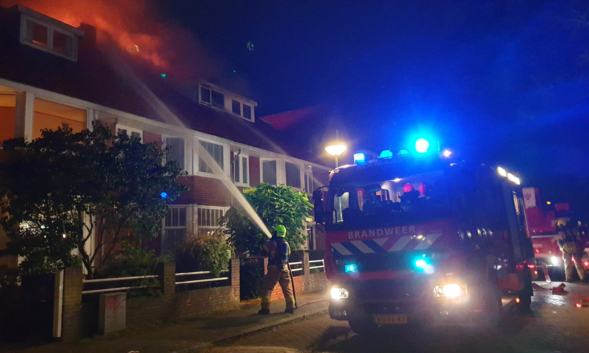 Uitslaande brand in woning Van Houtenkade in Alkmaar