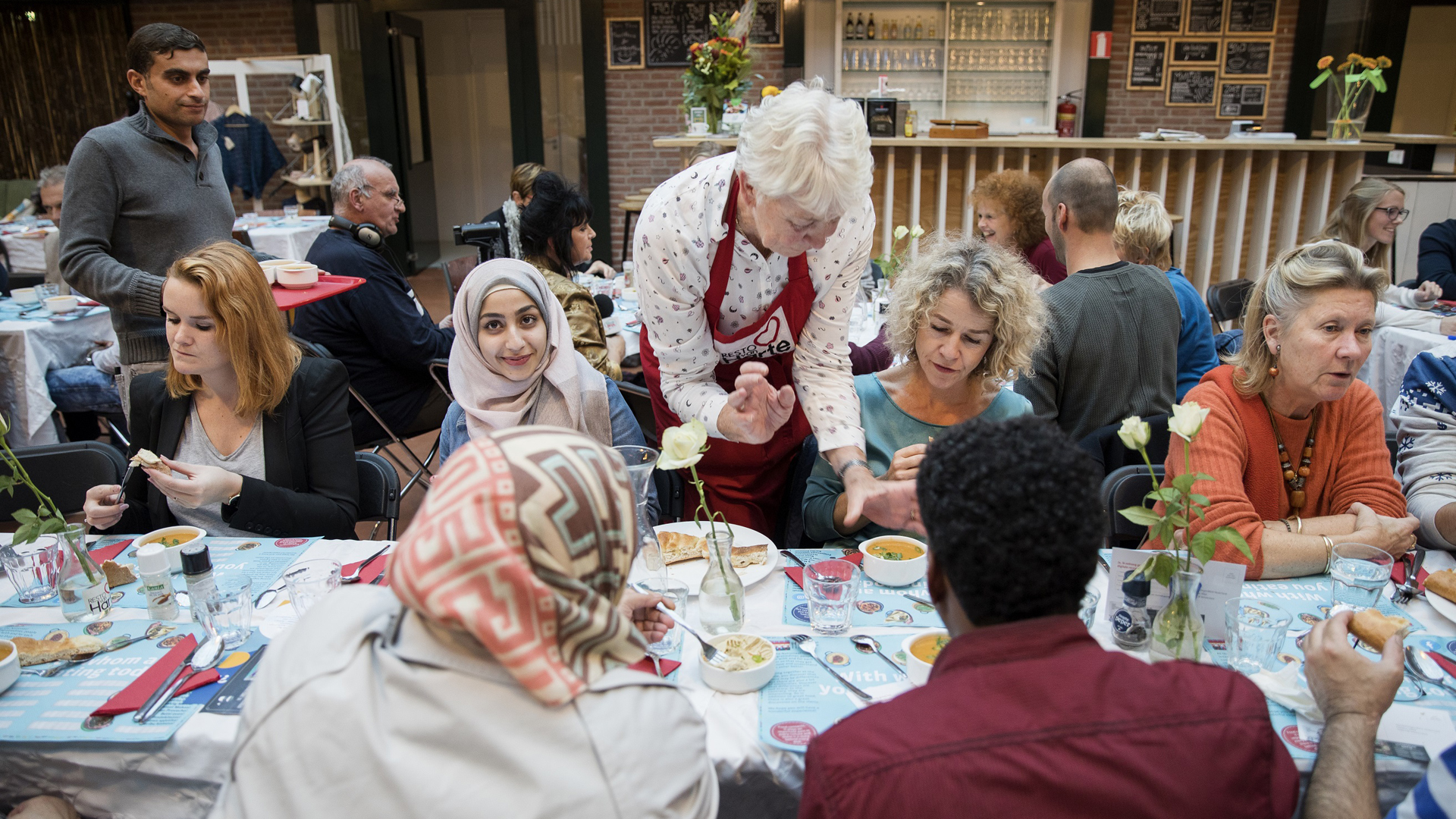 Nationaal Integratiediner; multicultureel diner en gezelligheid