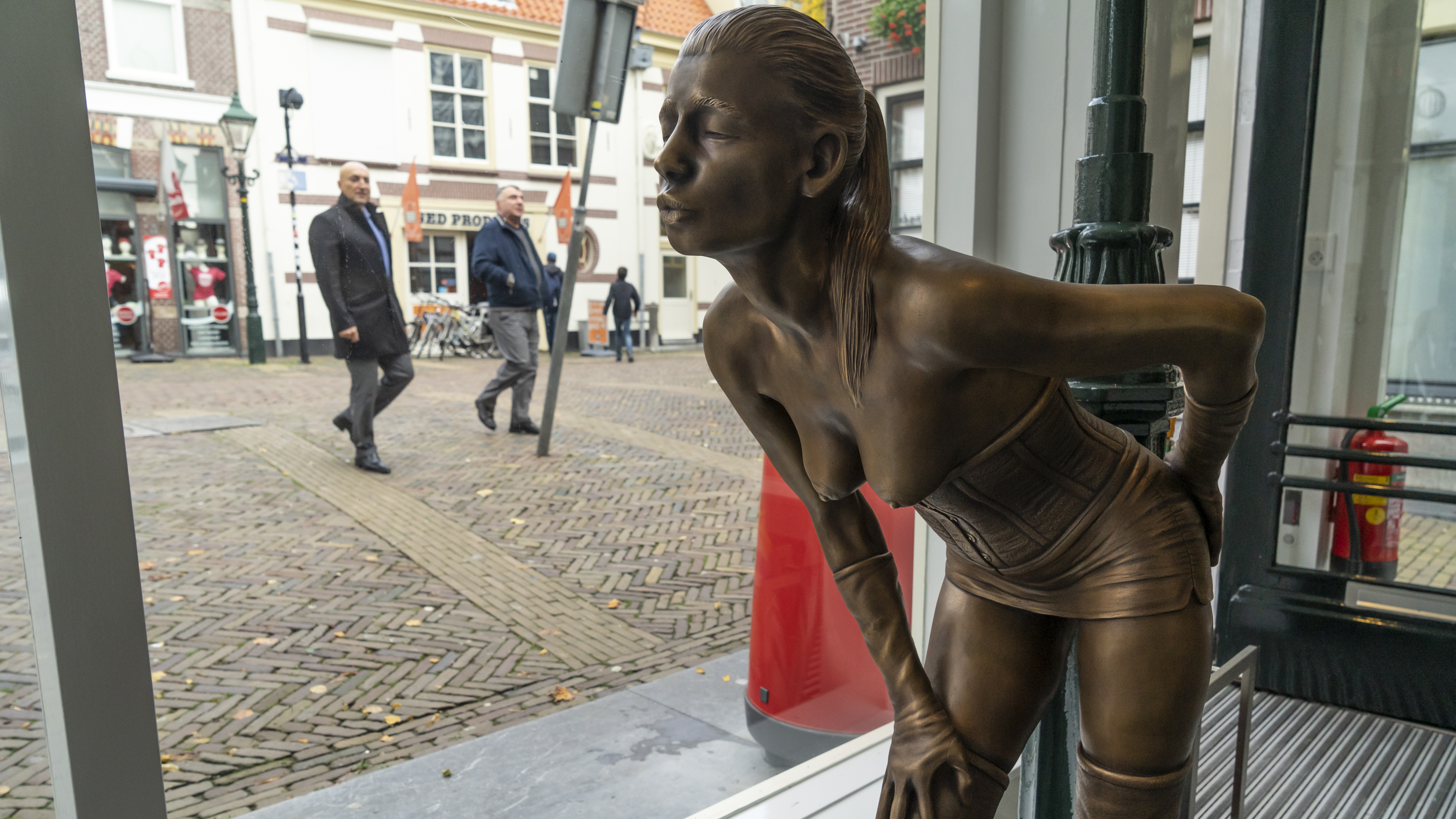 Eerbetoon of marketinginstrument? Beeld ‘Susanne, meisje van plezier’ prikkelt de raadsfracties