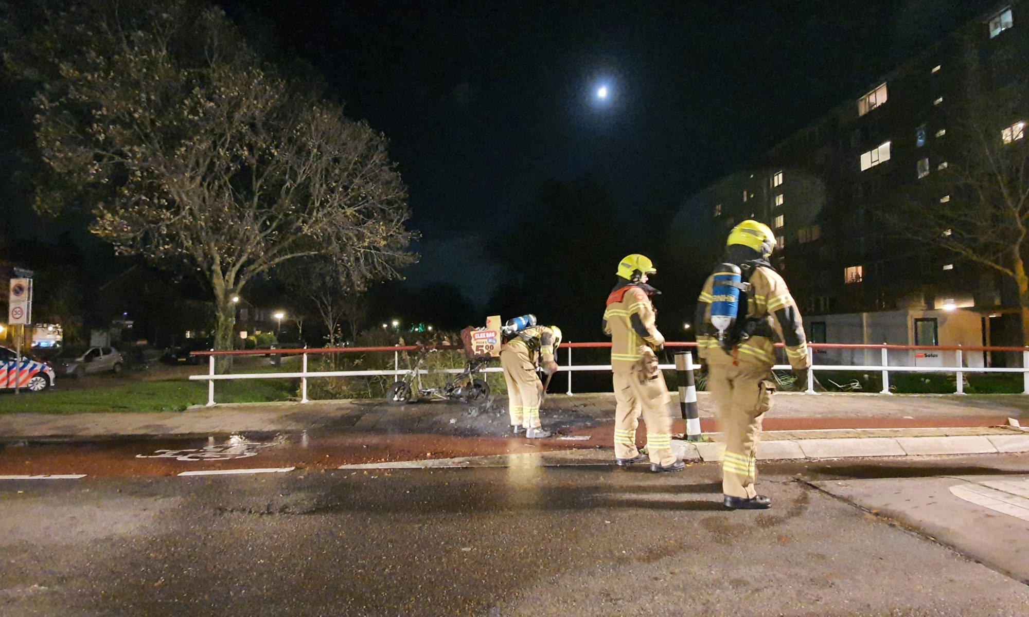 Pizza-scooter vat spontaan vlam in Alkmaar