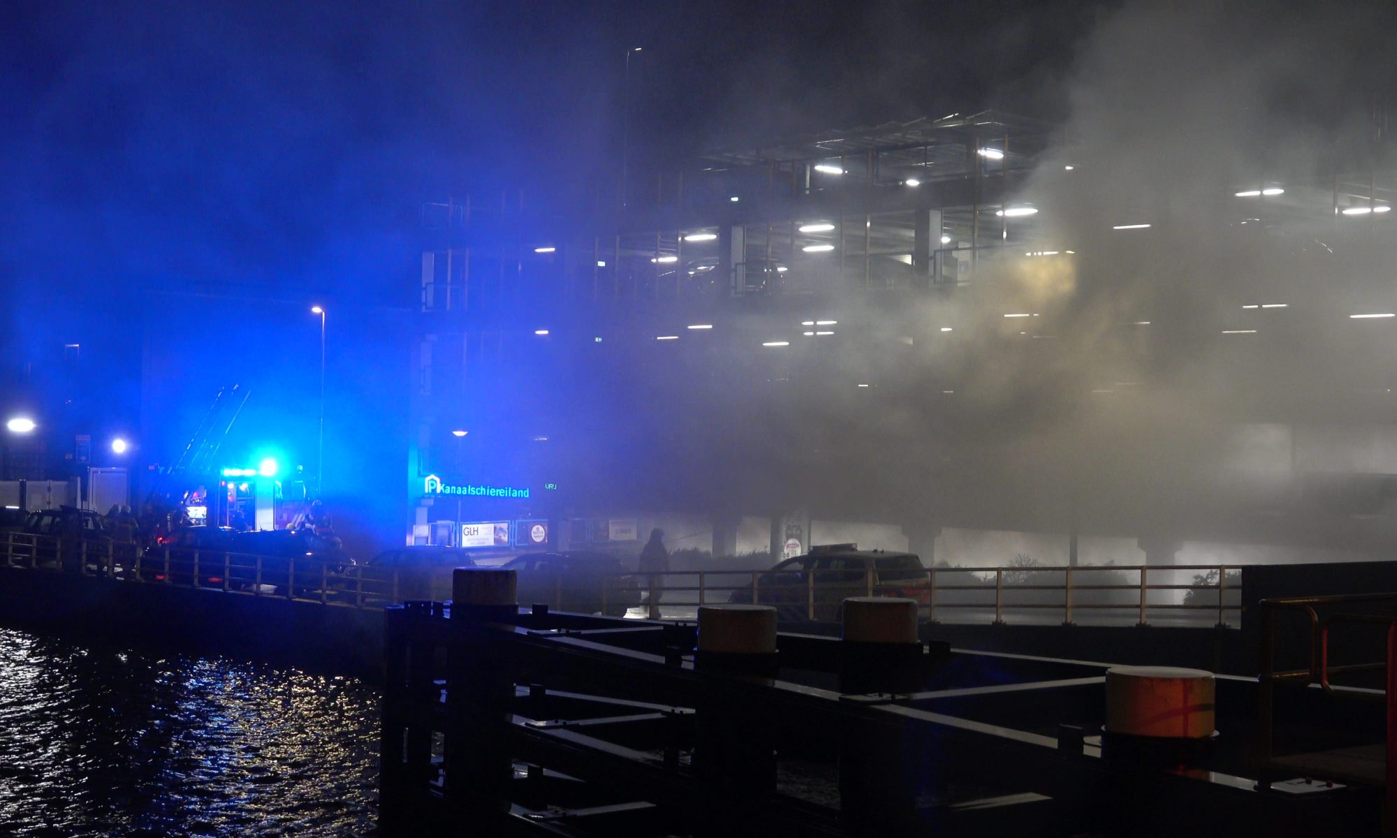 Volvo brandt uit in parkeergarage Kanaalschiereiland in Alkmaar