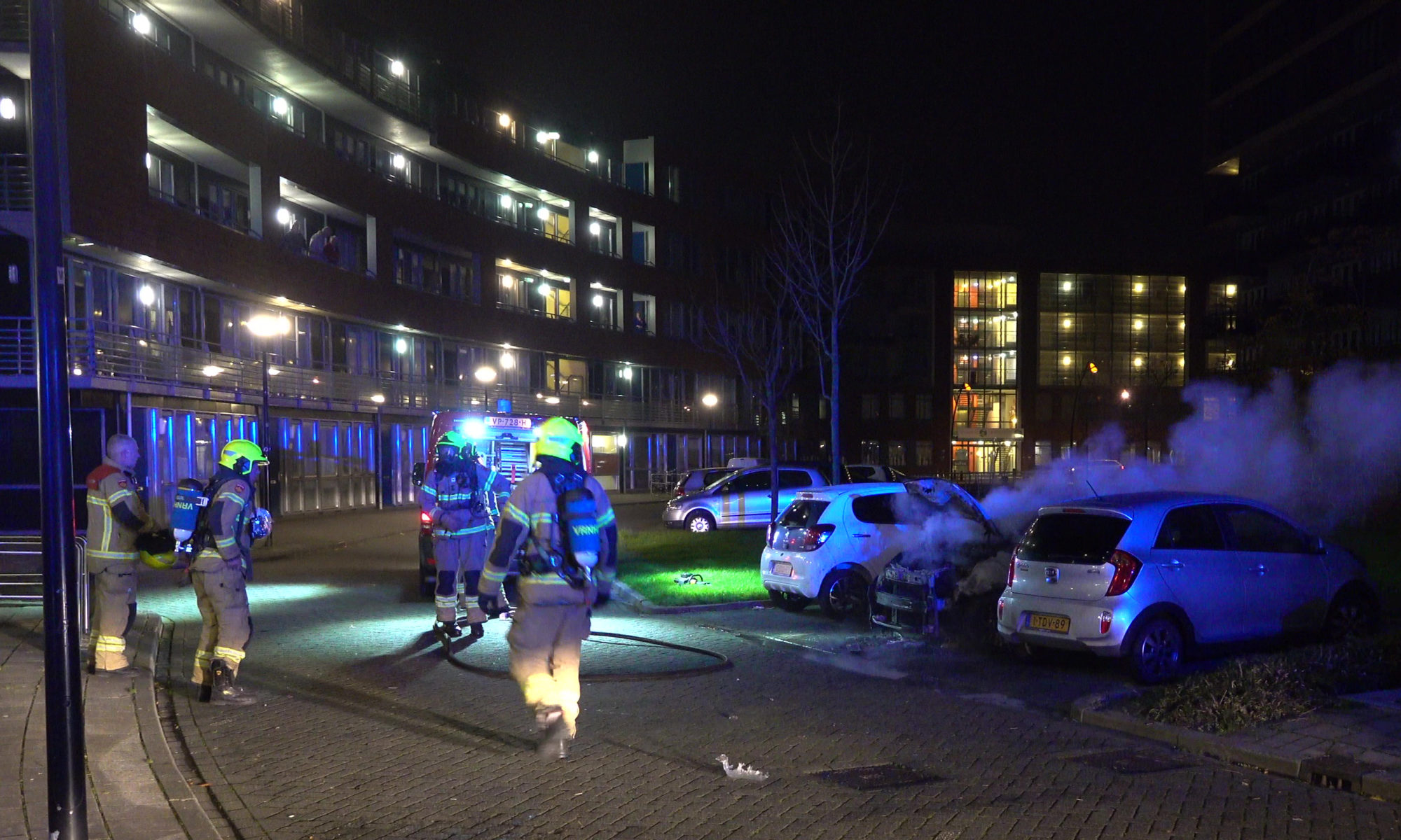 Aan Hemelboog-binnen geparkeerde en te koop staande auto mogelijk in brand gestoken