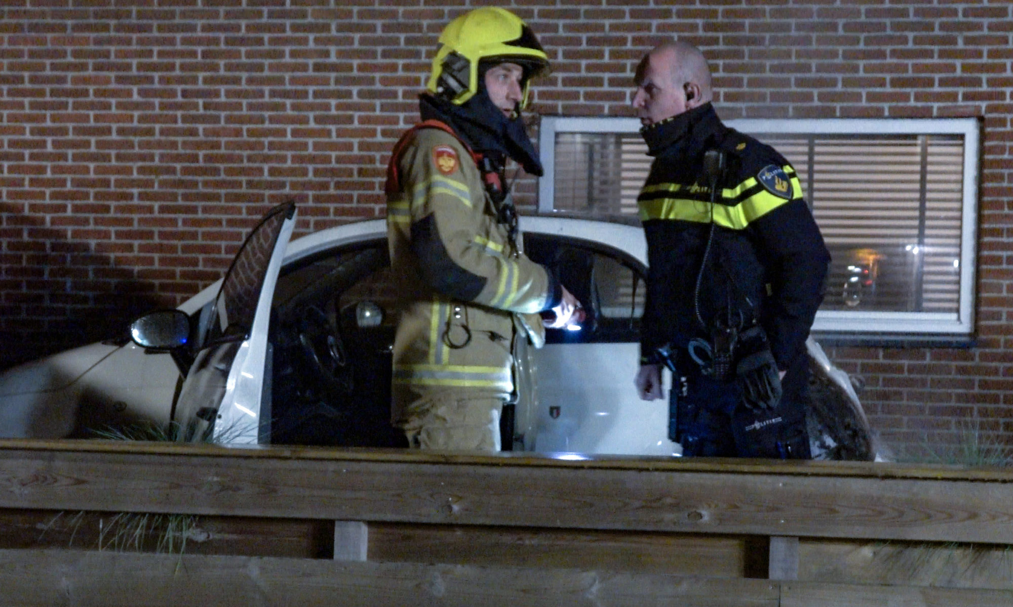 In Ernst Casimirstraat in Alkmaar geparkeerde Fiat 500 valt ten prooi aan vlammen 1