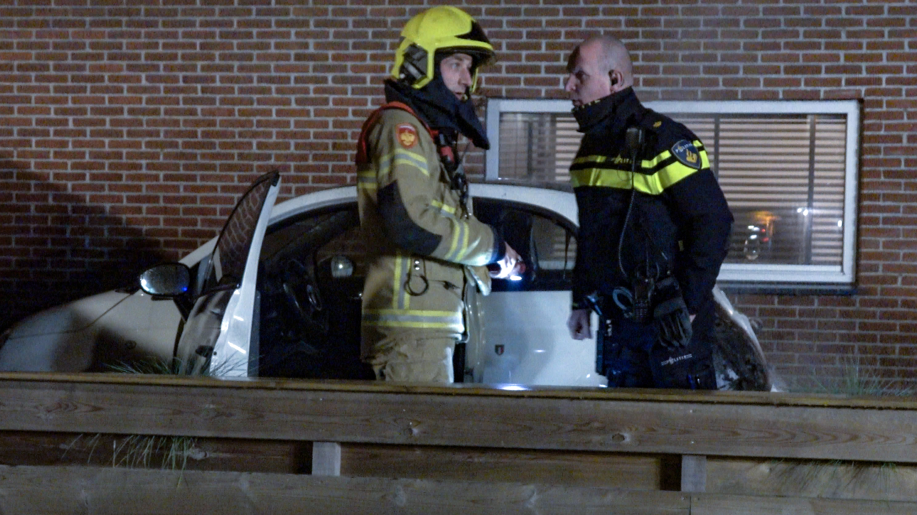 In Ernst Casimirstraat in Alkmaar geparkeerde Fiat 500 valt ten prooi aan vlammen 1