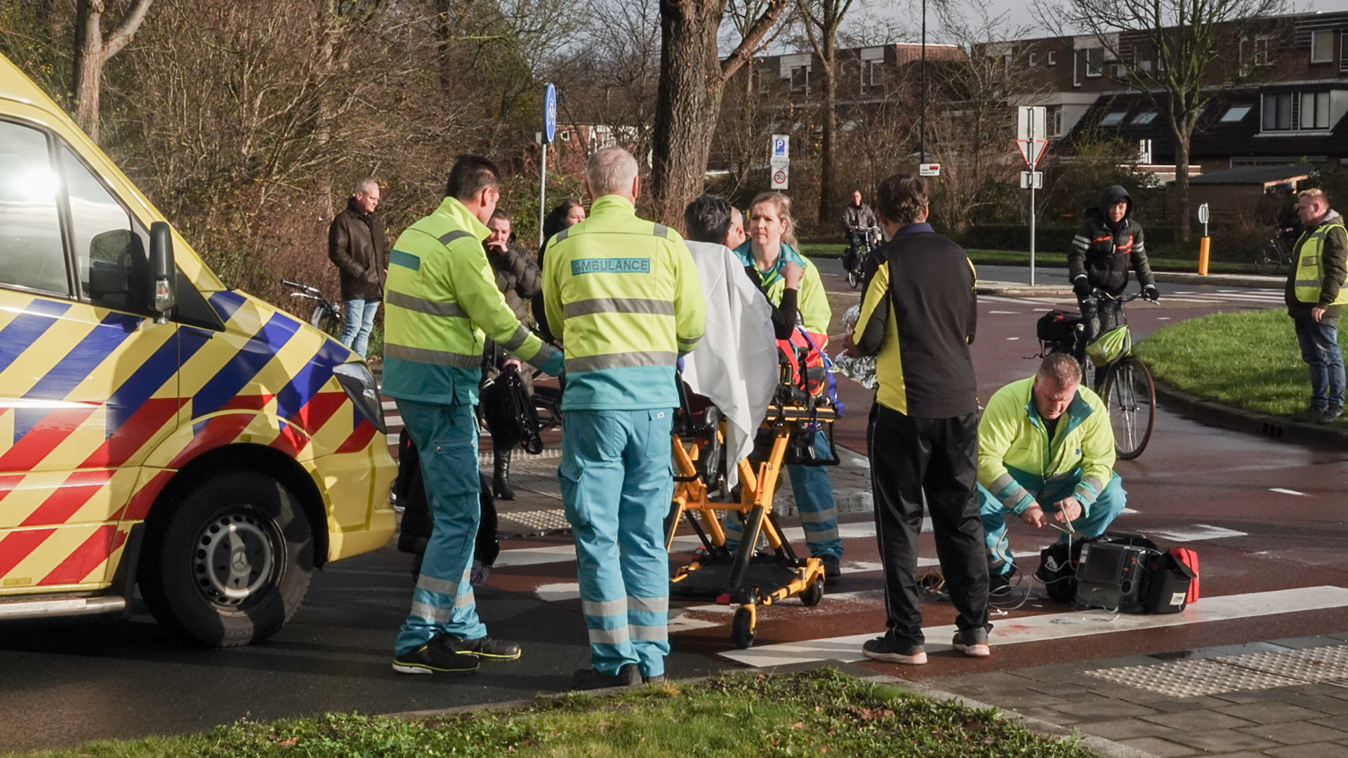 Fietsster gewond bij aanrijding op rotonde Zuidtangent - Parelhof