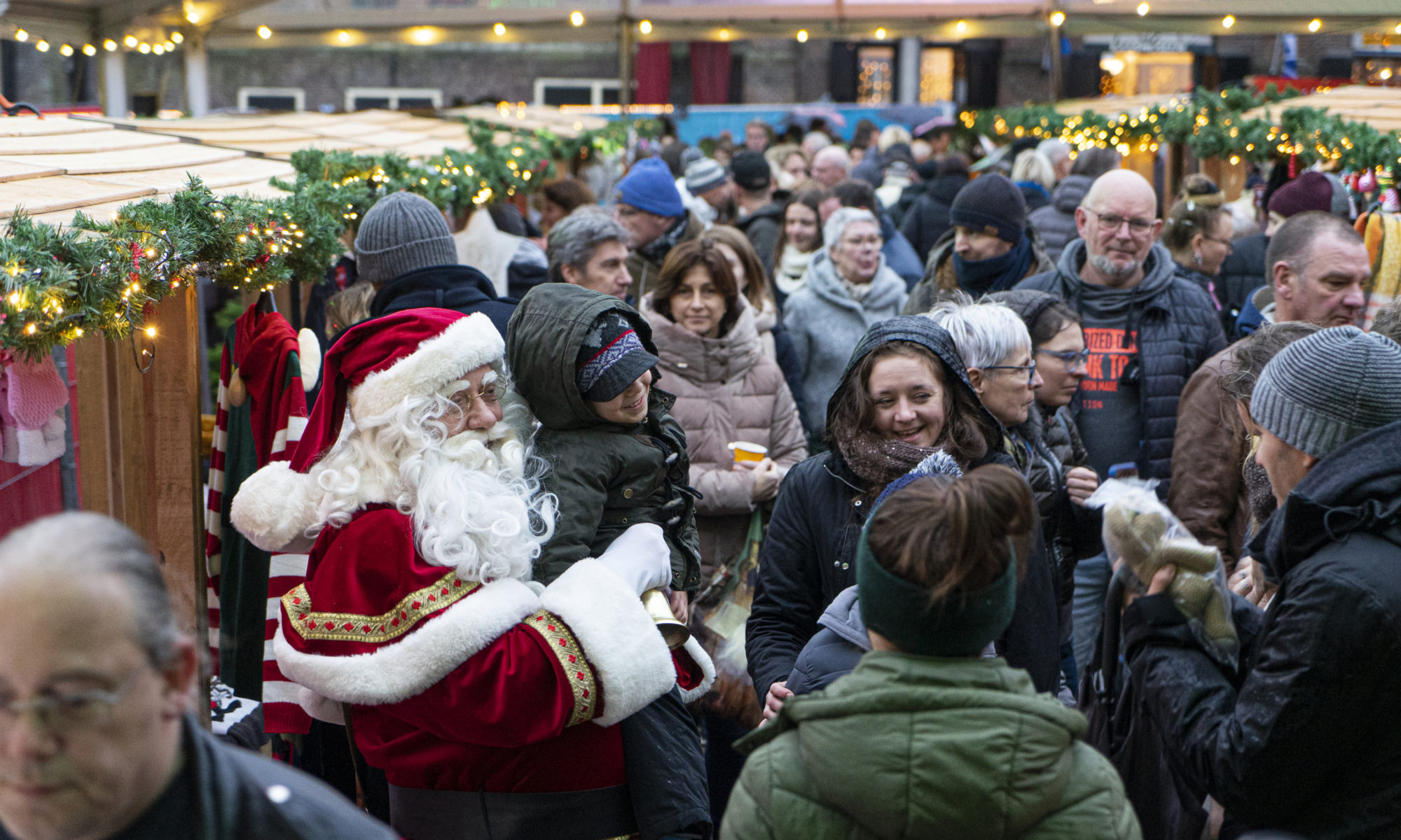 Alkmaarse binnenstad in kerstsfeer gedompeld