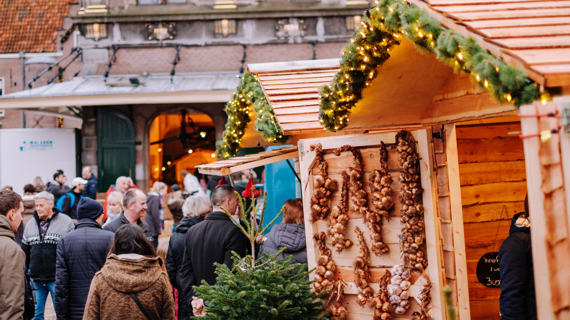 Tweedaagse Kerstmarkt op Waagplein dit jaar grotendeels overdekt 🗓