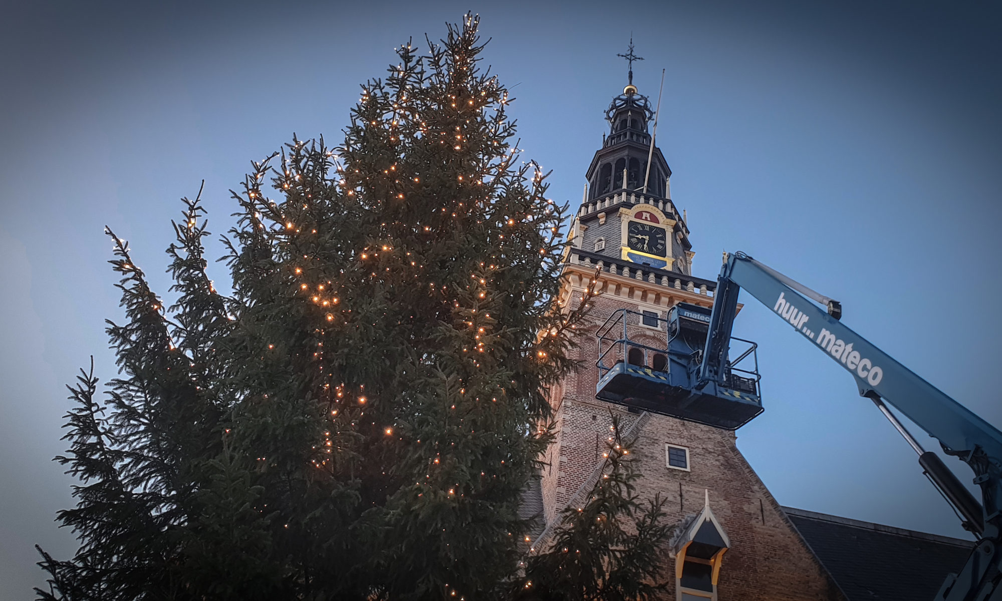 Dankzij Joris Linssen heeft Alkmaar dit jaar twee kerstbomen