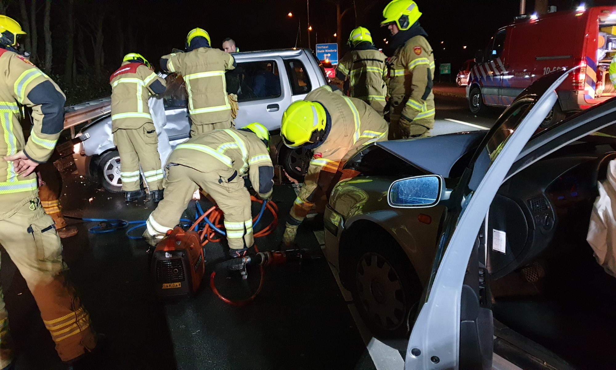 Twee gewonden en veel schade na omkeren op N241 bij Heerhugowaard