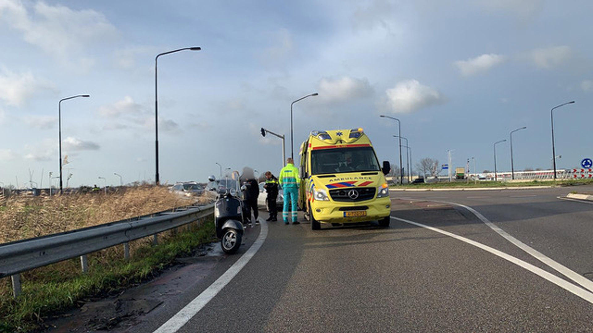 Opnieuw eenzijdig ongeval op Westtangent bij N242, mogelijk olie in de bocht