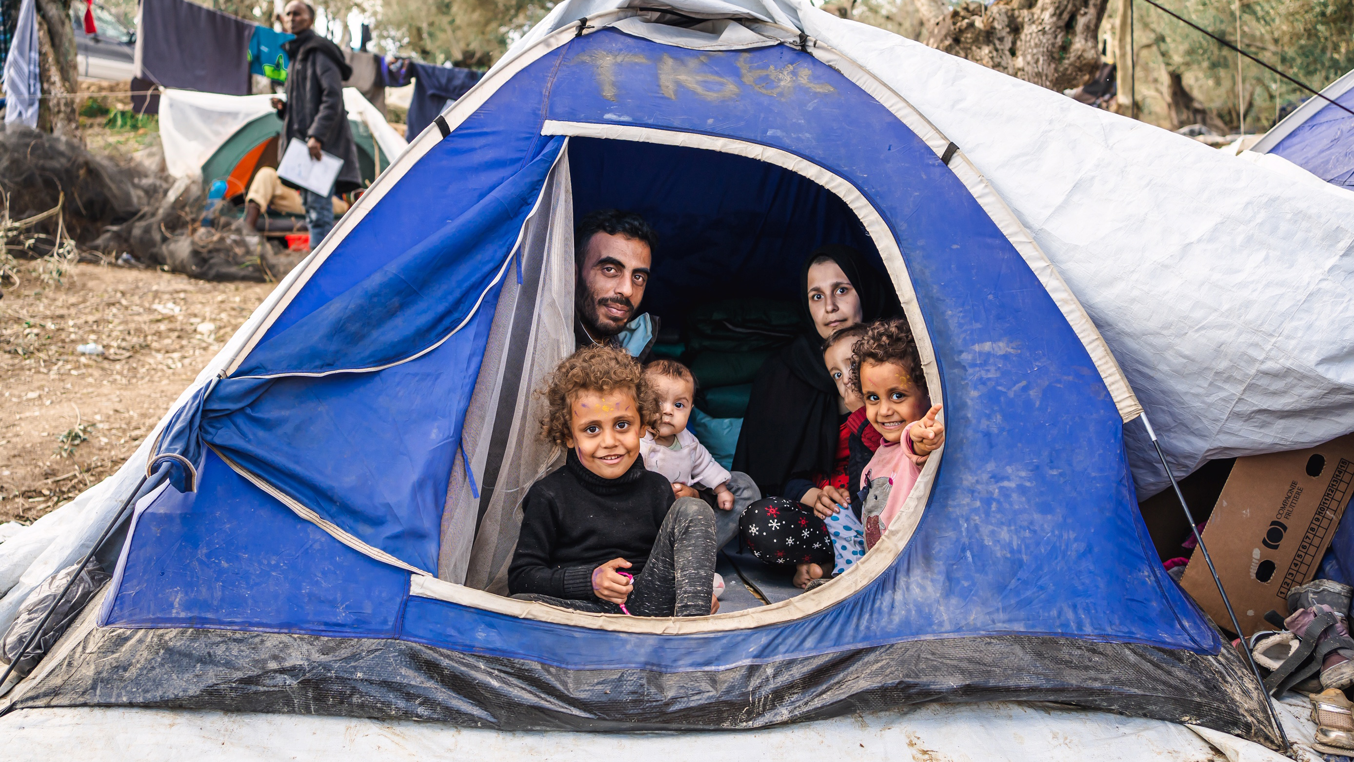 Foto-expositie in Het Nieuwe Warenhuis over humanitaire crisis in Griekse vluchtelingenkampen 🗓
