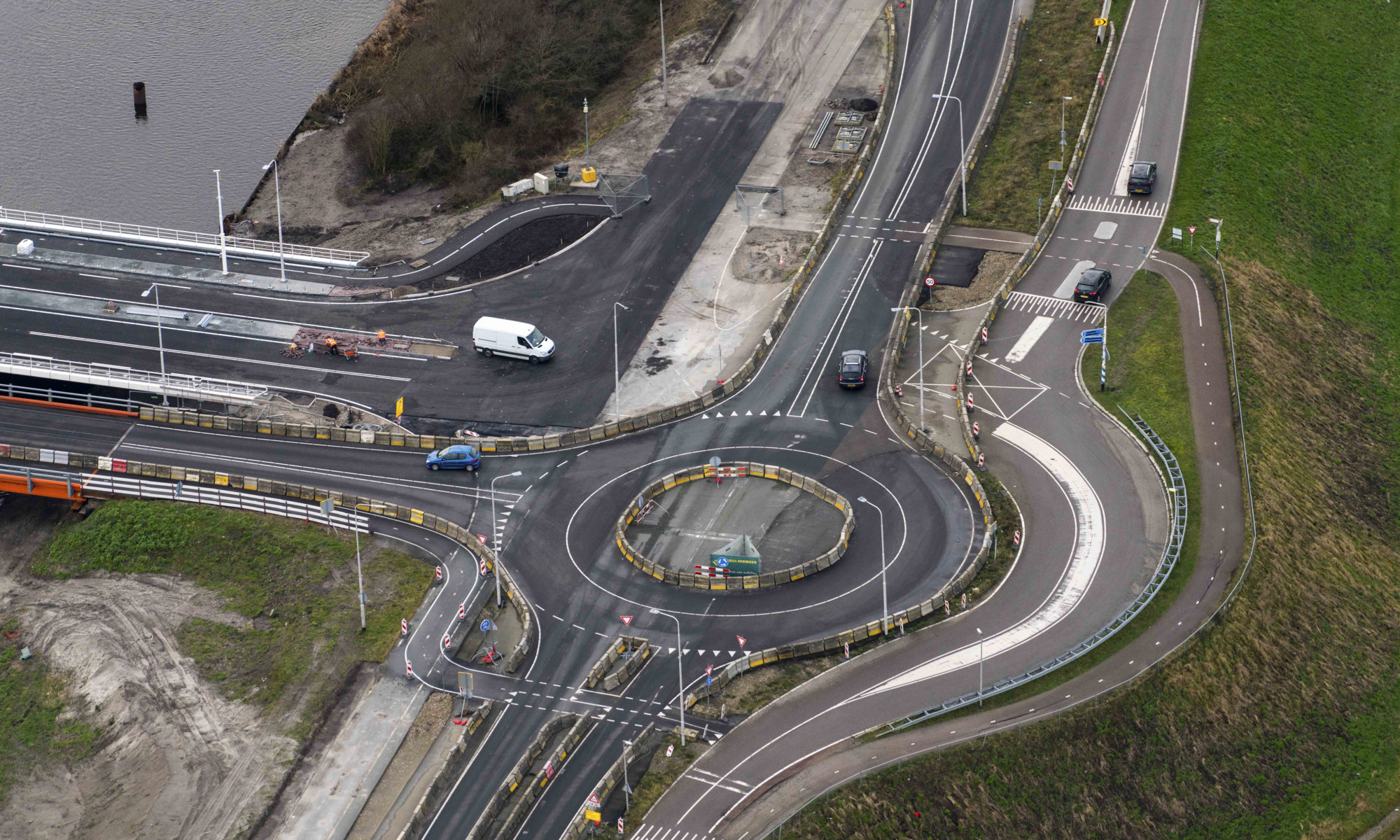 Wegafsluiting tijdens verplaatsing tijdelijke rotonde bij Kogerpolderbrug