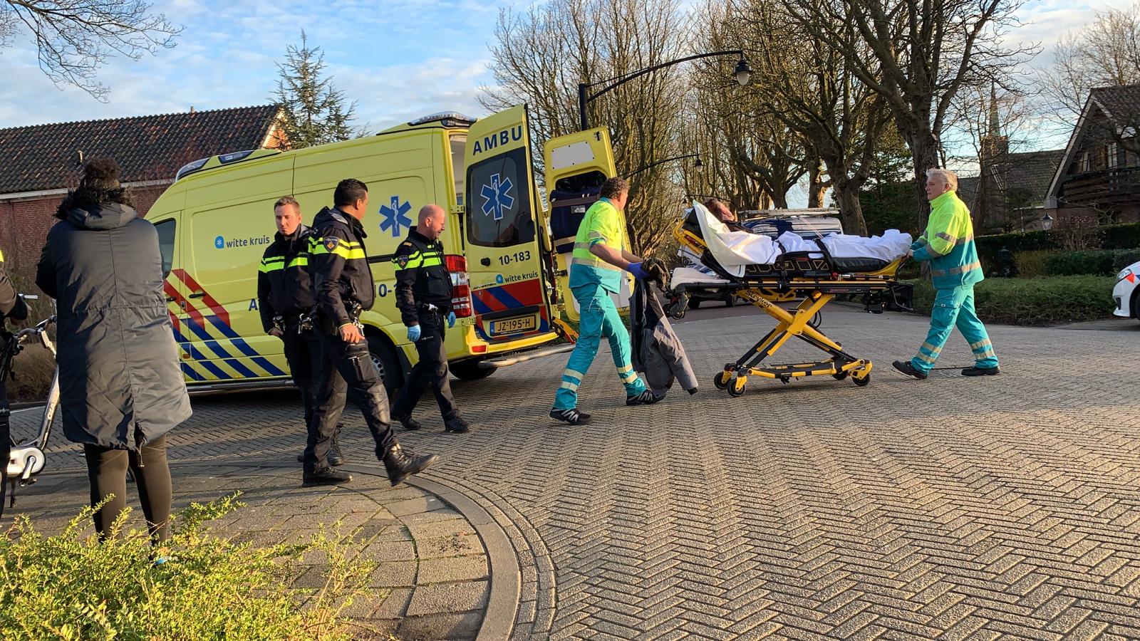 Fietser aangereden op kruising Stationsweg met Dirk Camphuysenstraat