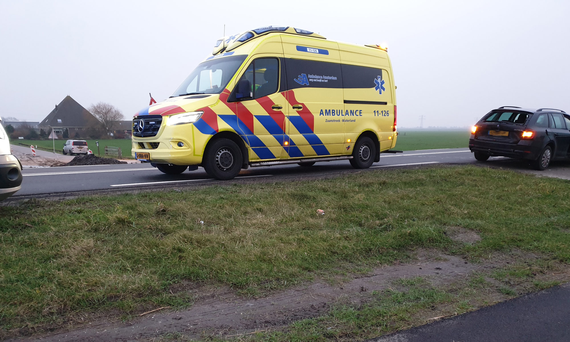 Gewonde bij kop-staartbotsing met drie voertuigen op N246 in Starnmeer