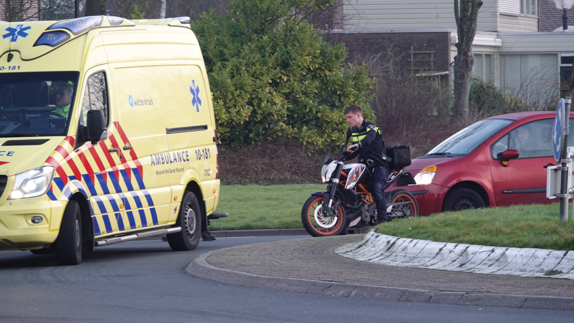 Motorrijder valt op rotonde Zuidtangent