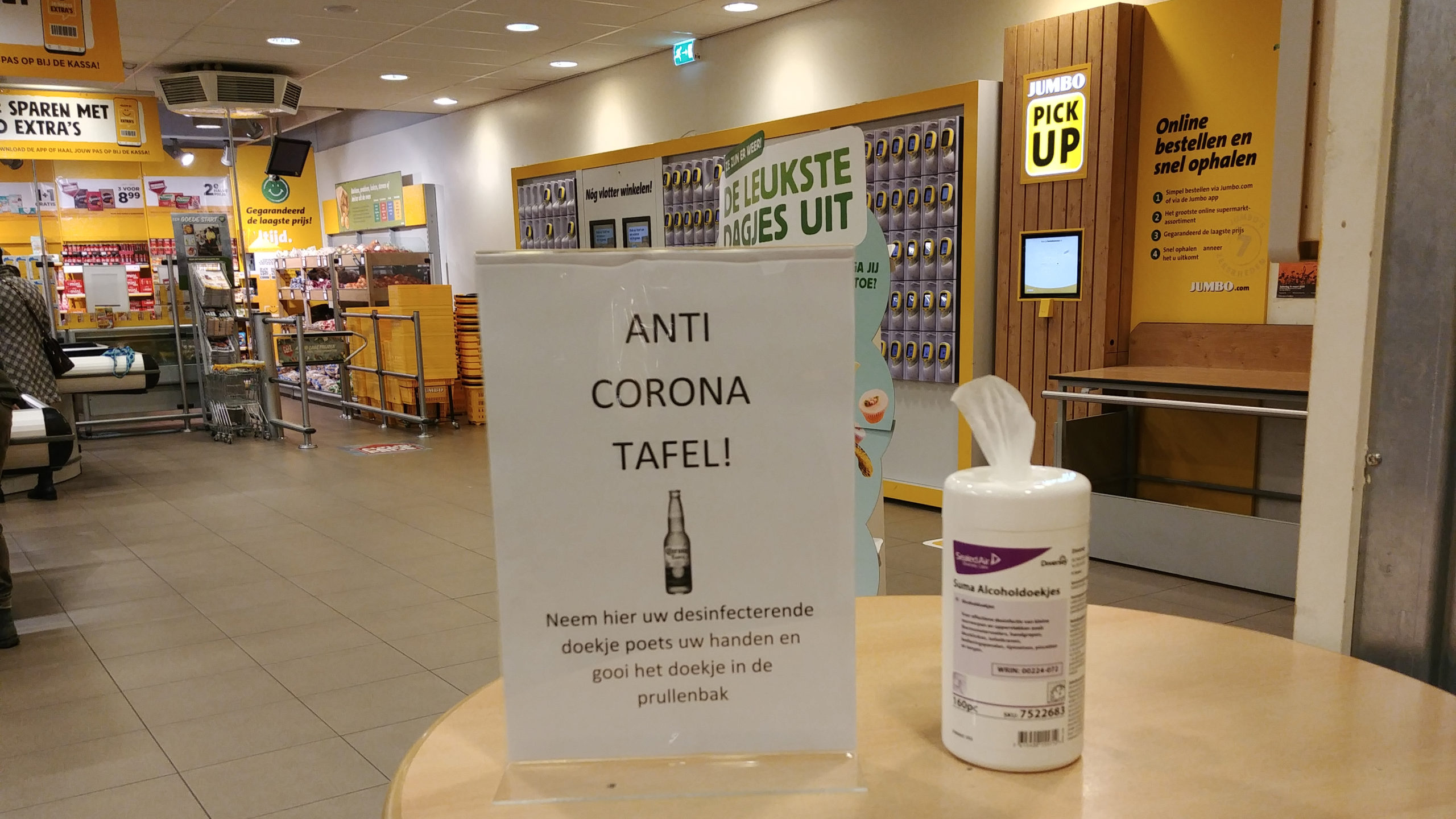 Alkmaarse supermarkt neemt, met knipoog, 'corona-maatregel': "Het is meer een stukje dienstverlening"